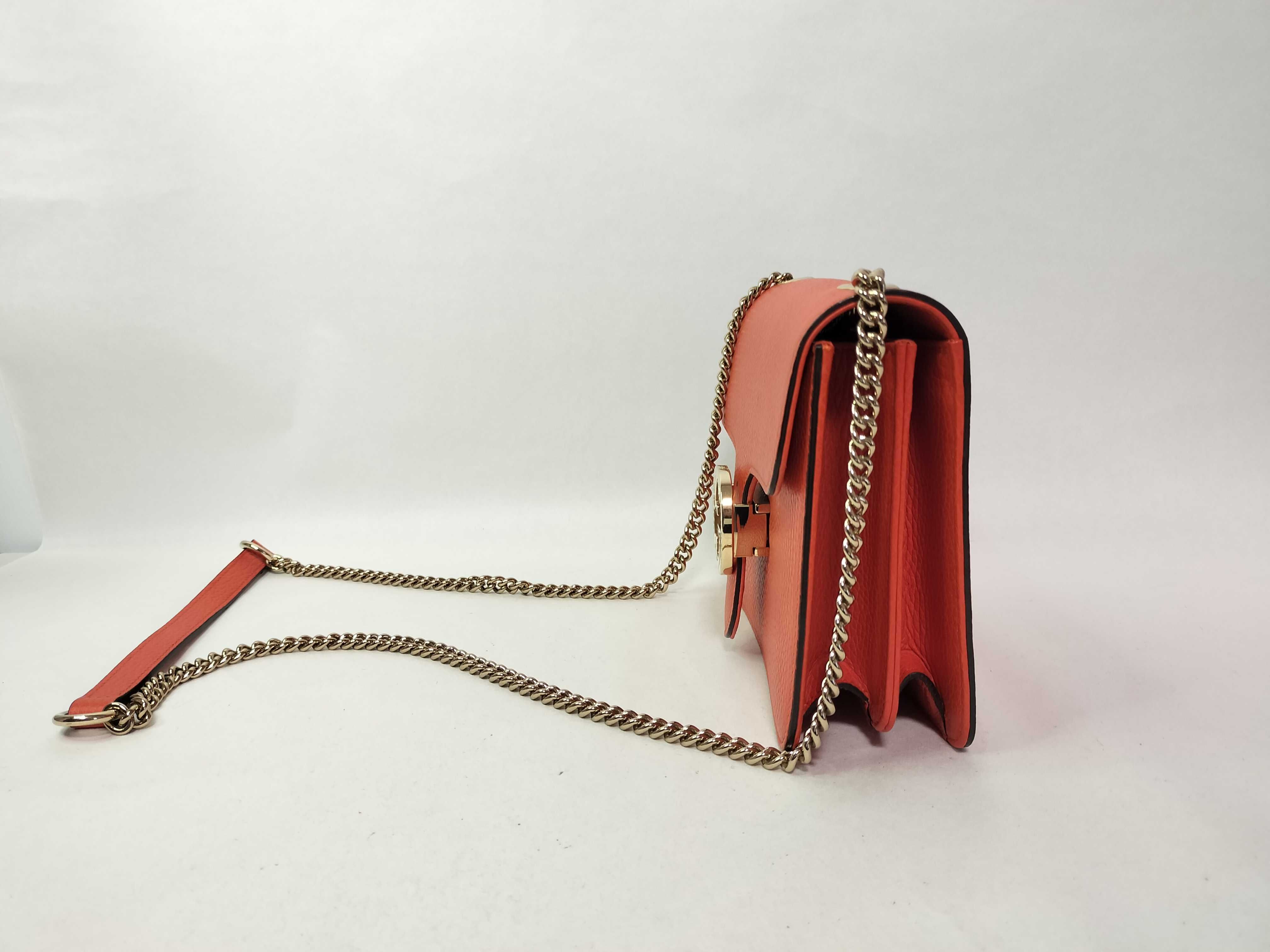 Orange Chain Shoulder Bag with Gold Hardware GG Interlocking Chain Bag — view 4