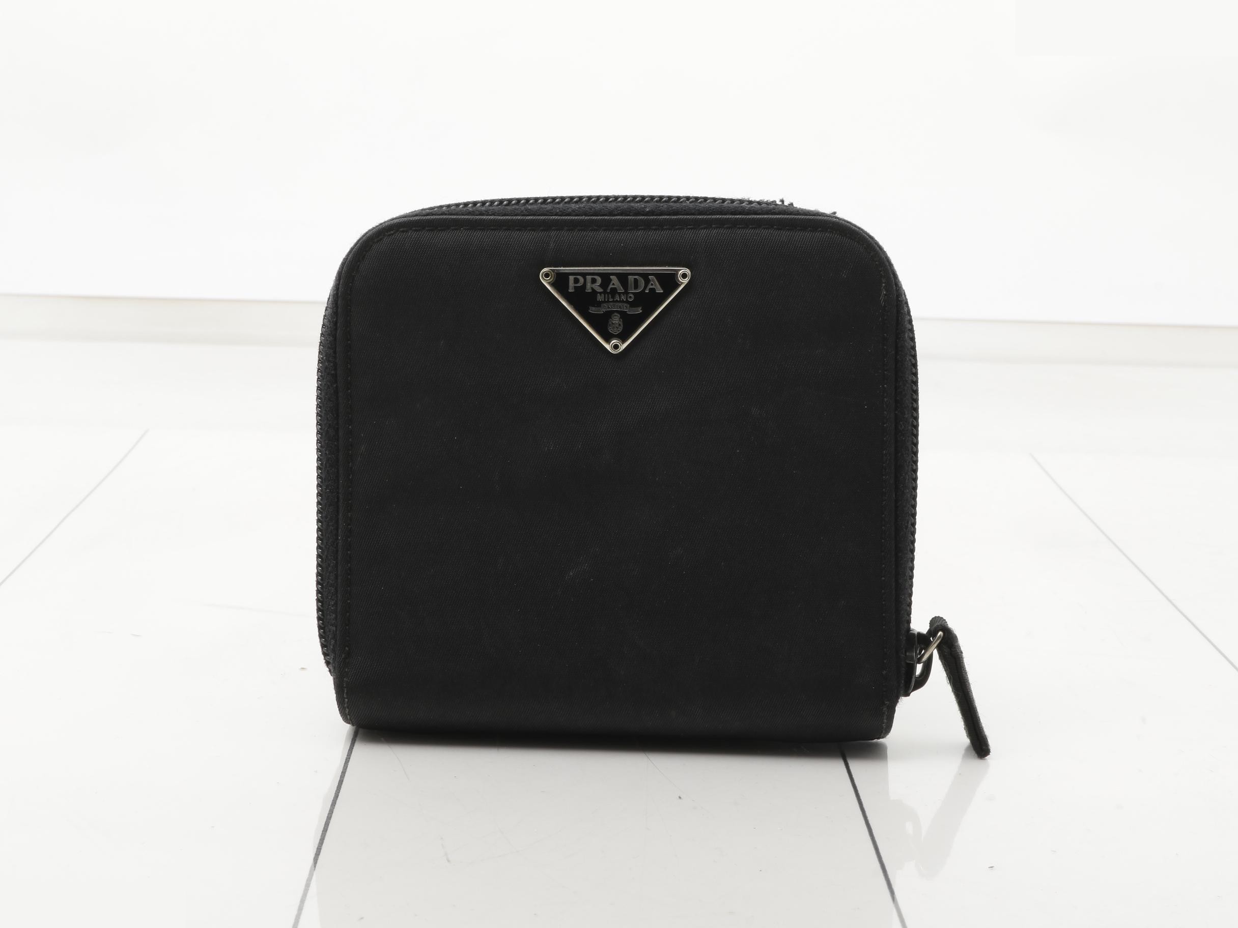 Nylon bi-fold wallet