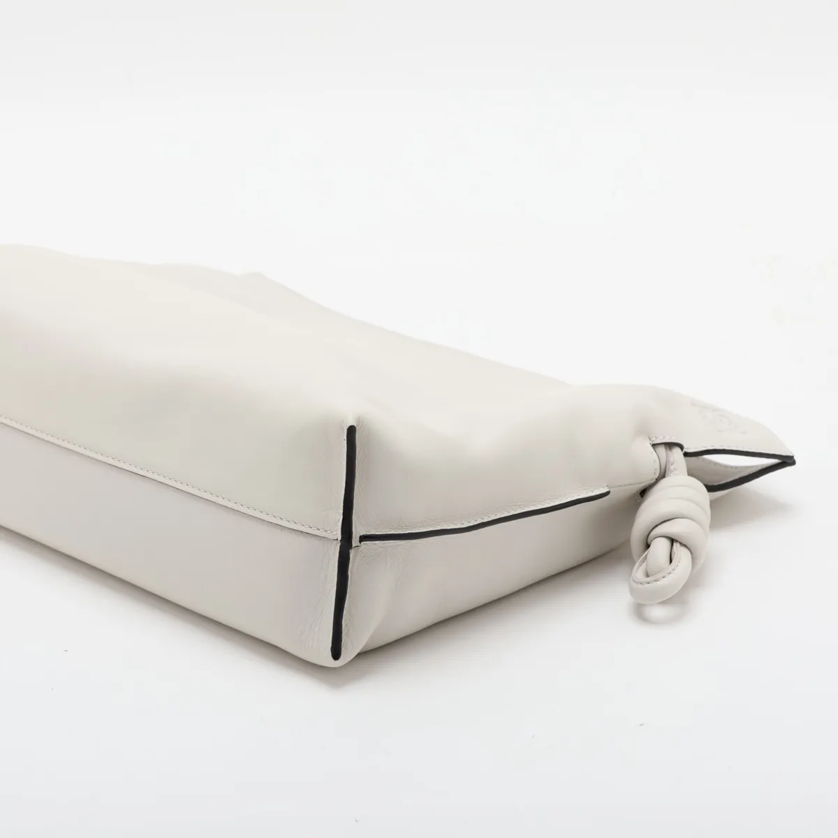Flamenco Clutch Leather Shoulder Bag White — view 3