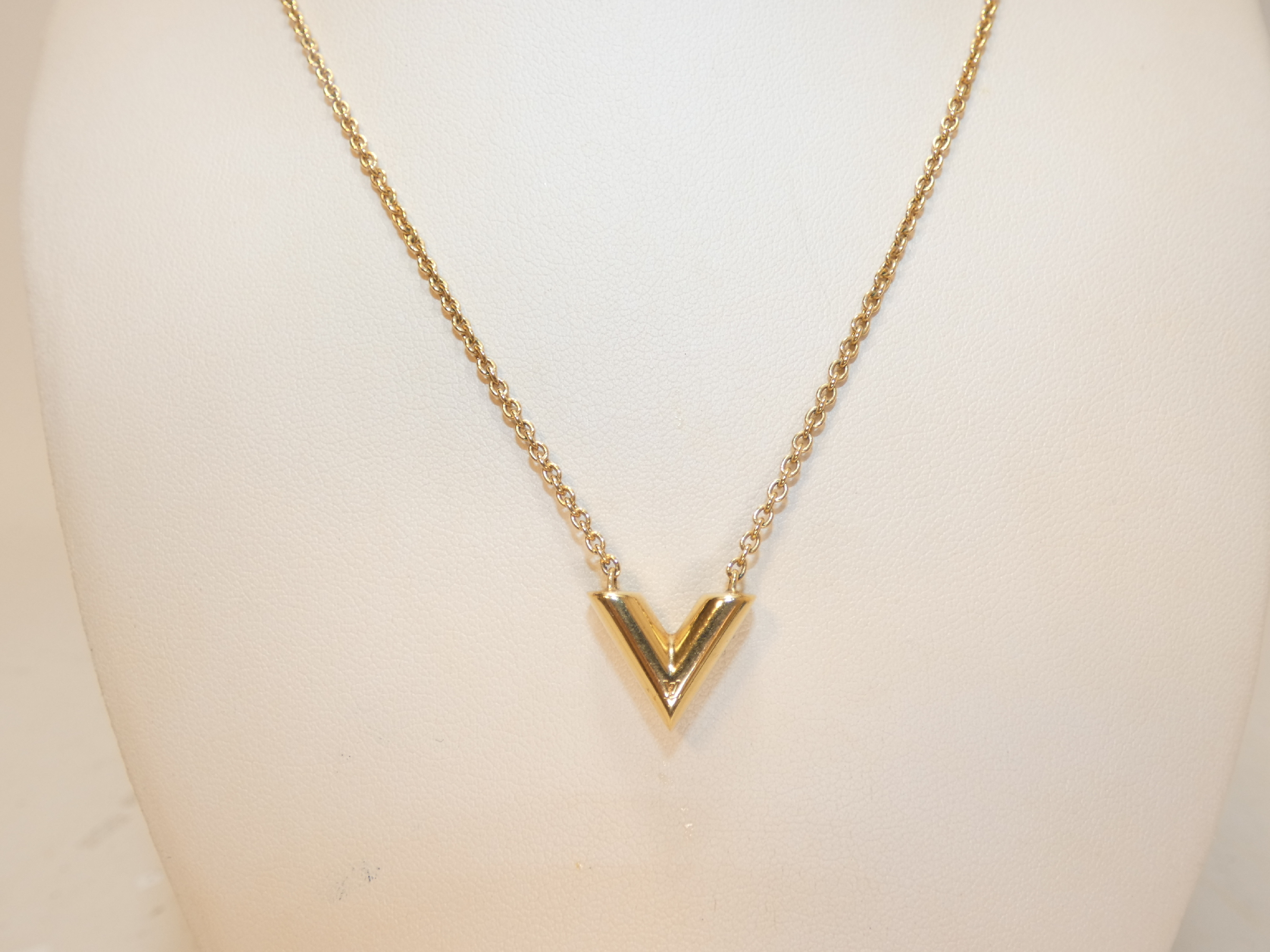 Essential V GP Necklace