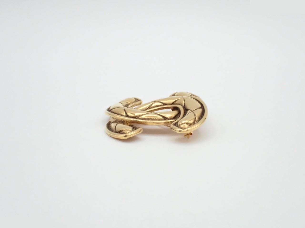 Gold brooch — view 3