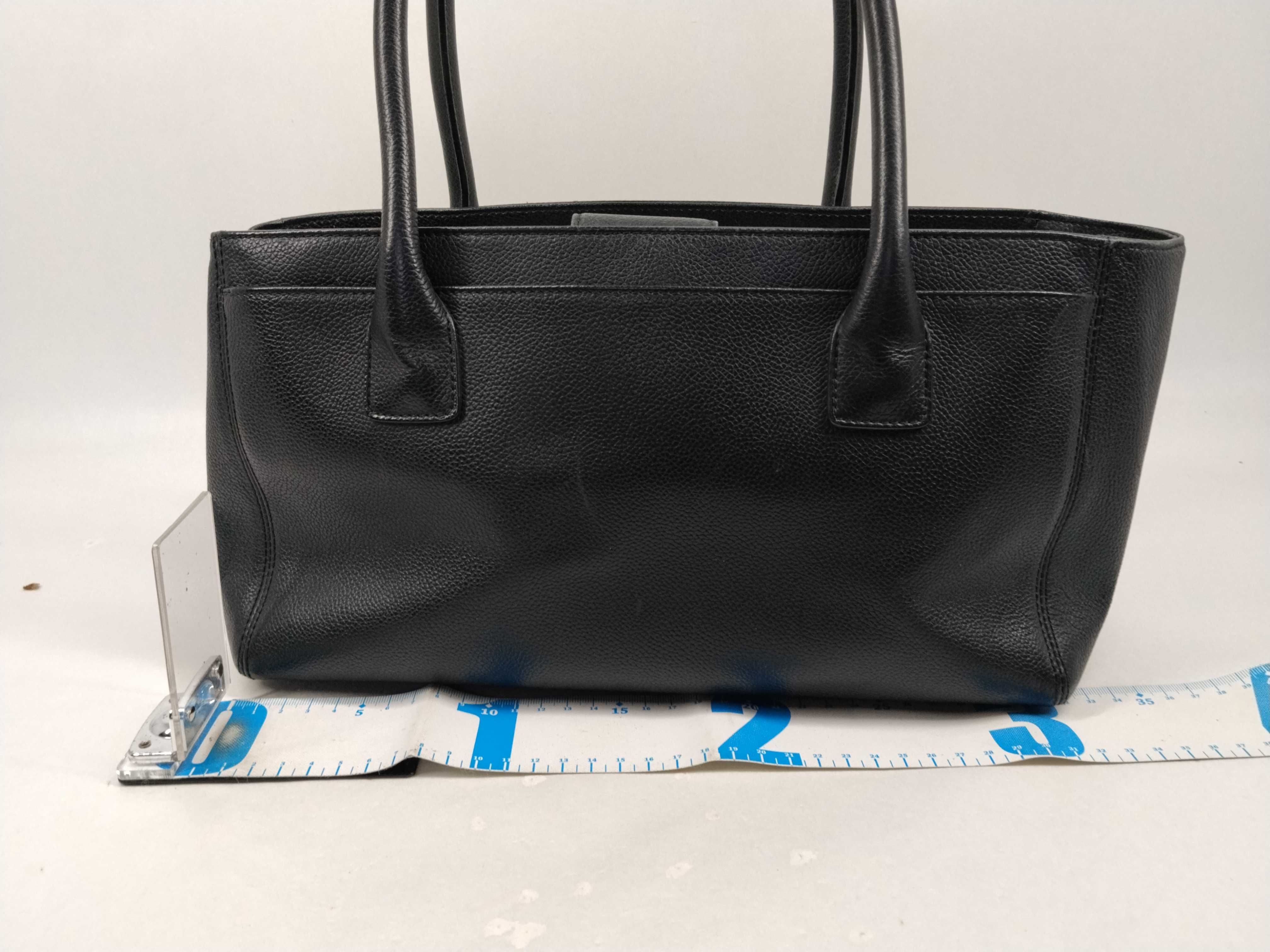 Caviar Skin Turnlock Tote Handbag Tote Bag — view 2