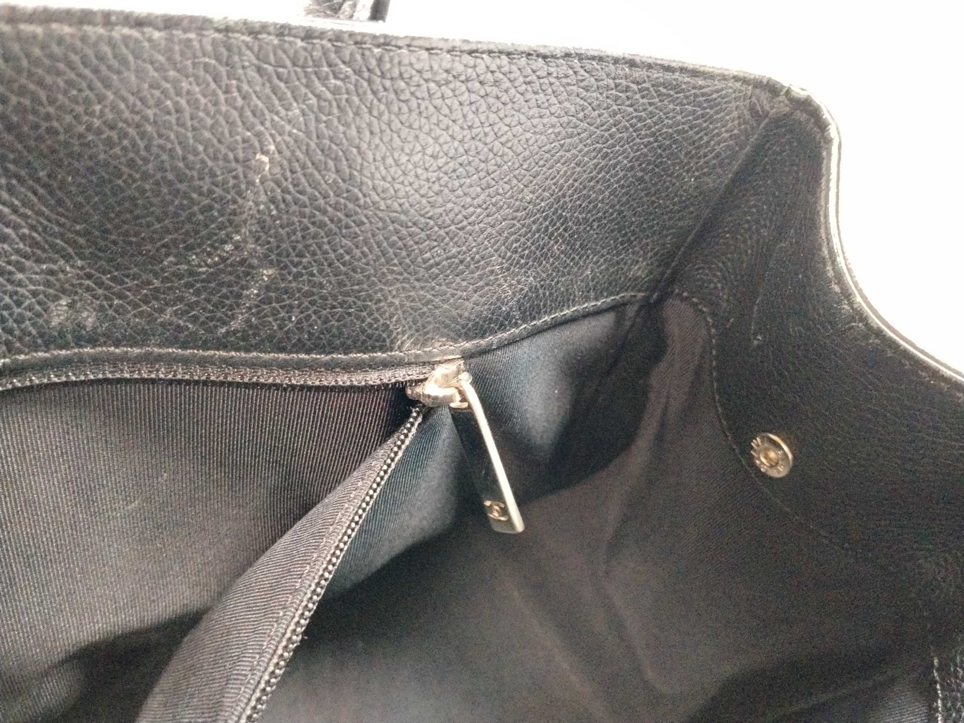 Caviar Skin Turnlock Tote Handbag Tote Bag — view 11