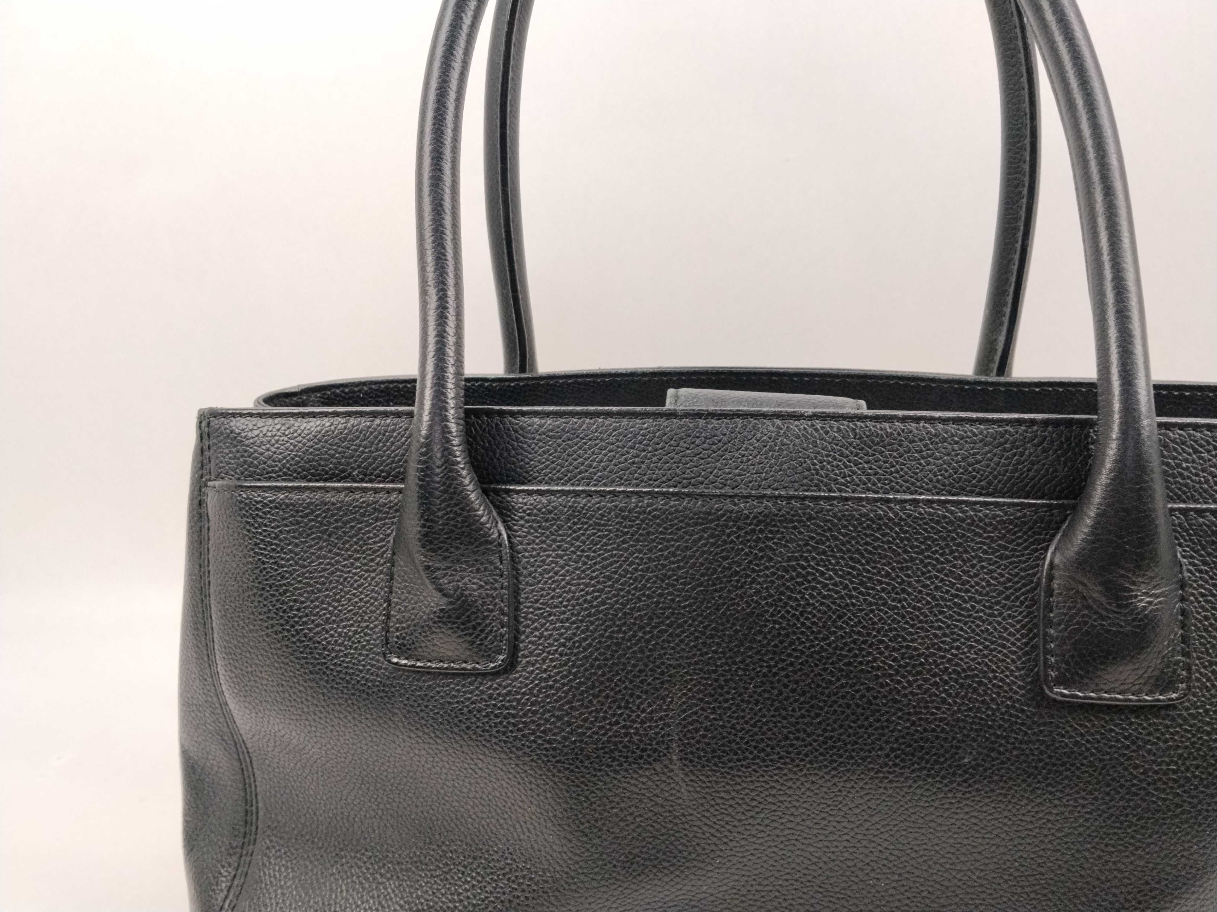 Caviar Skin Turnlock Tote Handbag Tote Bag — view 3