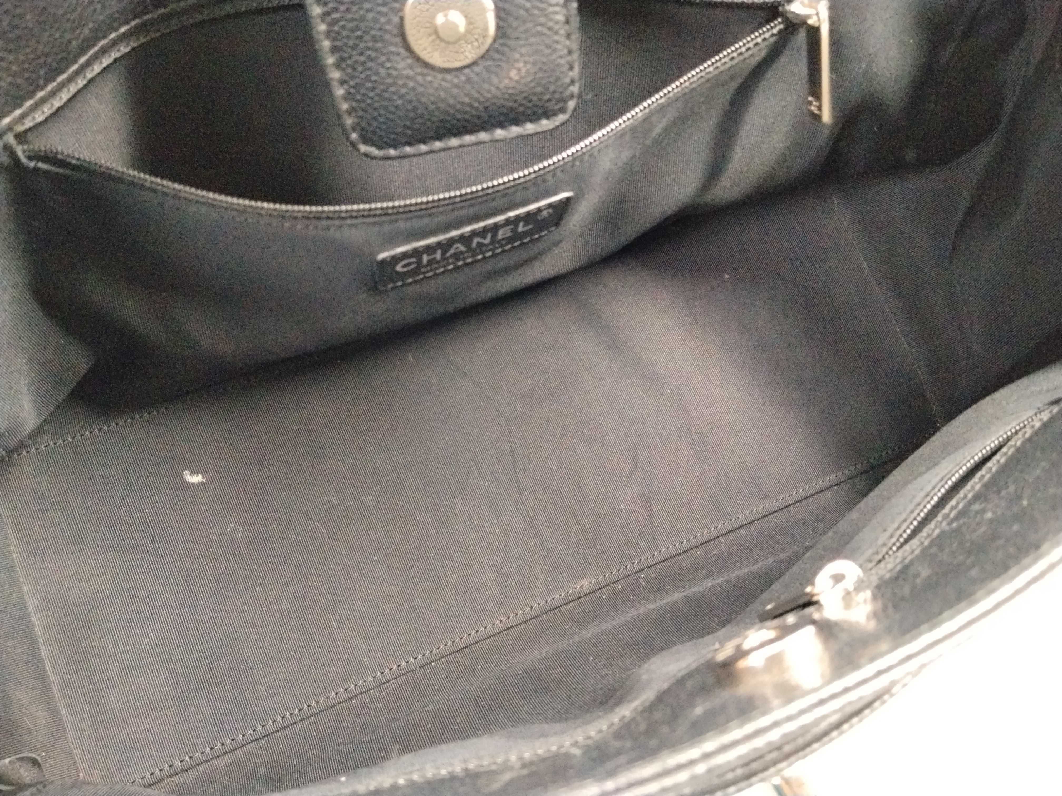 Caviar Skin Turnlock Tote Handbag Tote Bag — view 9