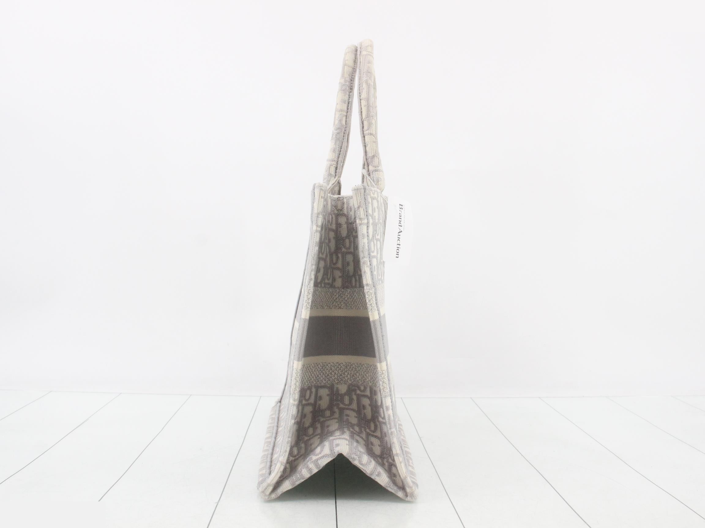 Trotter Book Tote Medium Oblique Tote Bag — view 3