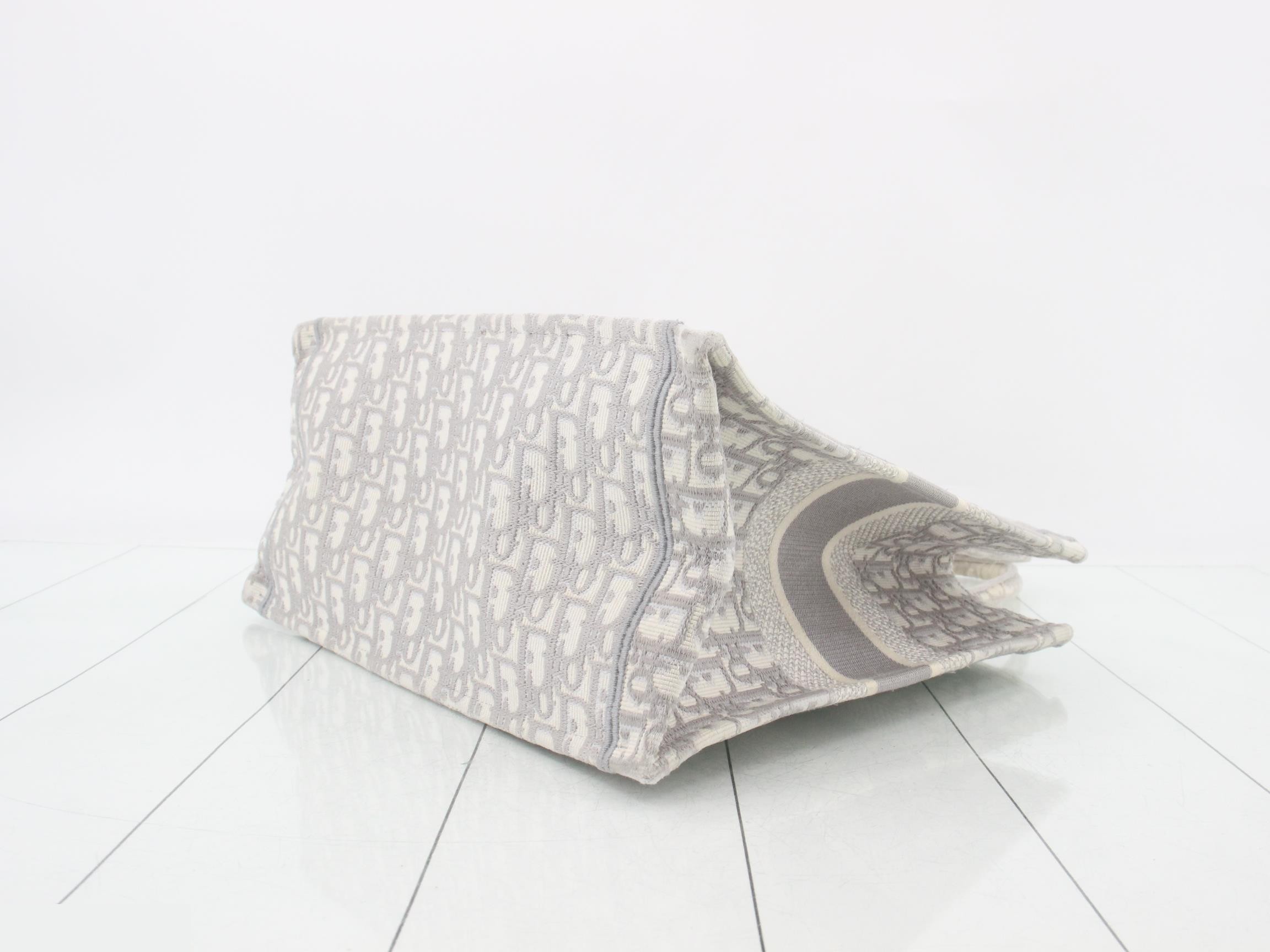 Trotter Book Tote Medium Oblique Tote Bag — view 6