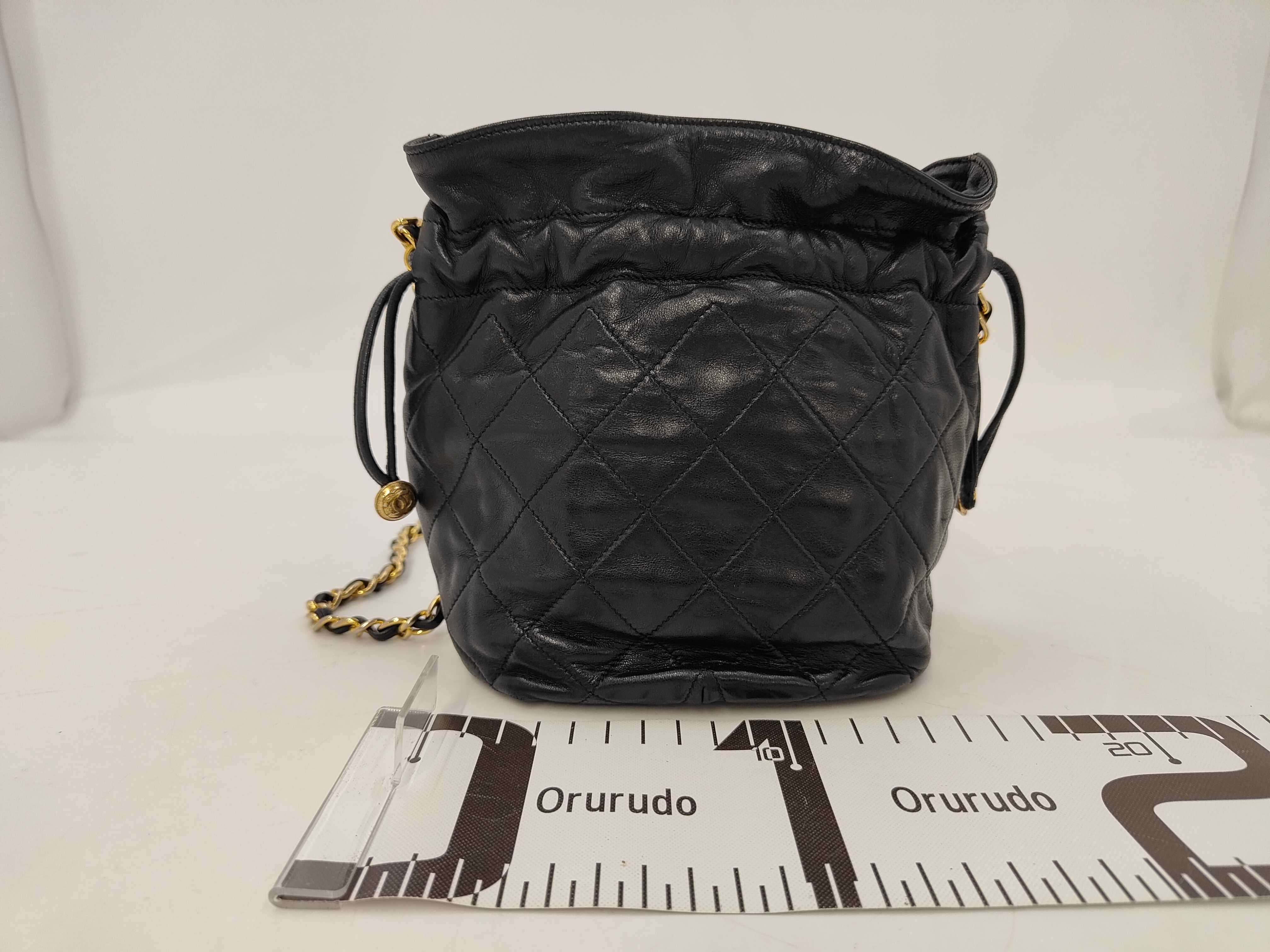Matelassé Chain Shoulder Bag, Lambskin, Black, Gold Hardware. — view 2