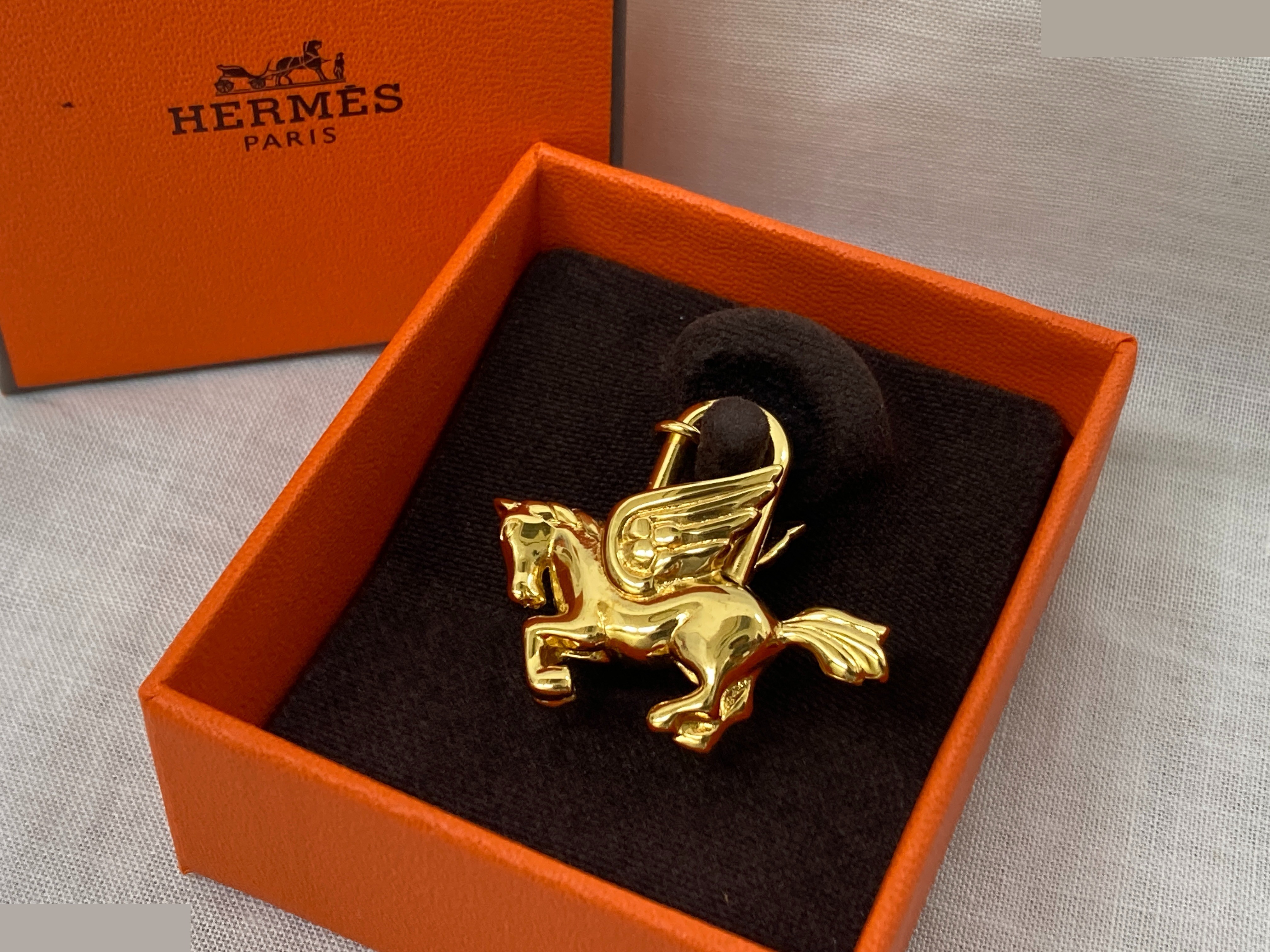 Charm Pegasus — view 3