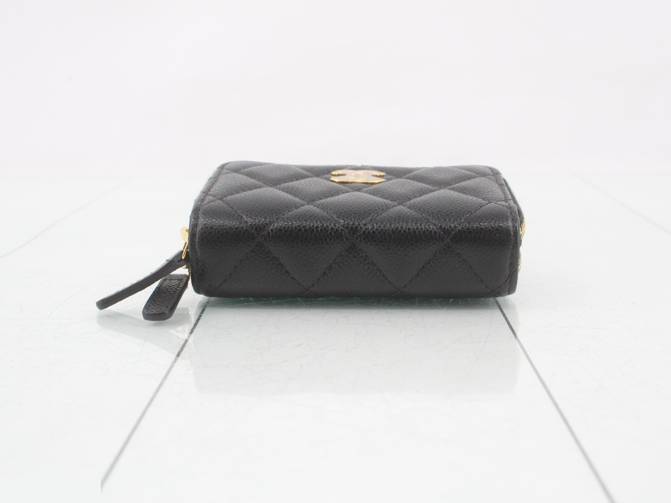 Matelassé Caviar Skin Chain Card Case Coin Purse — view 3