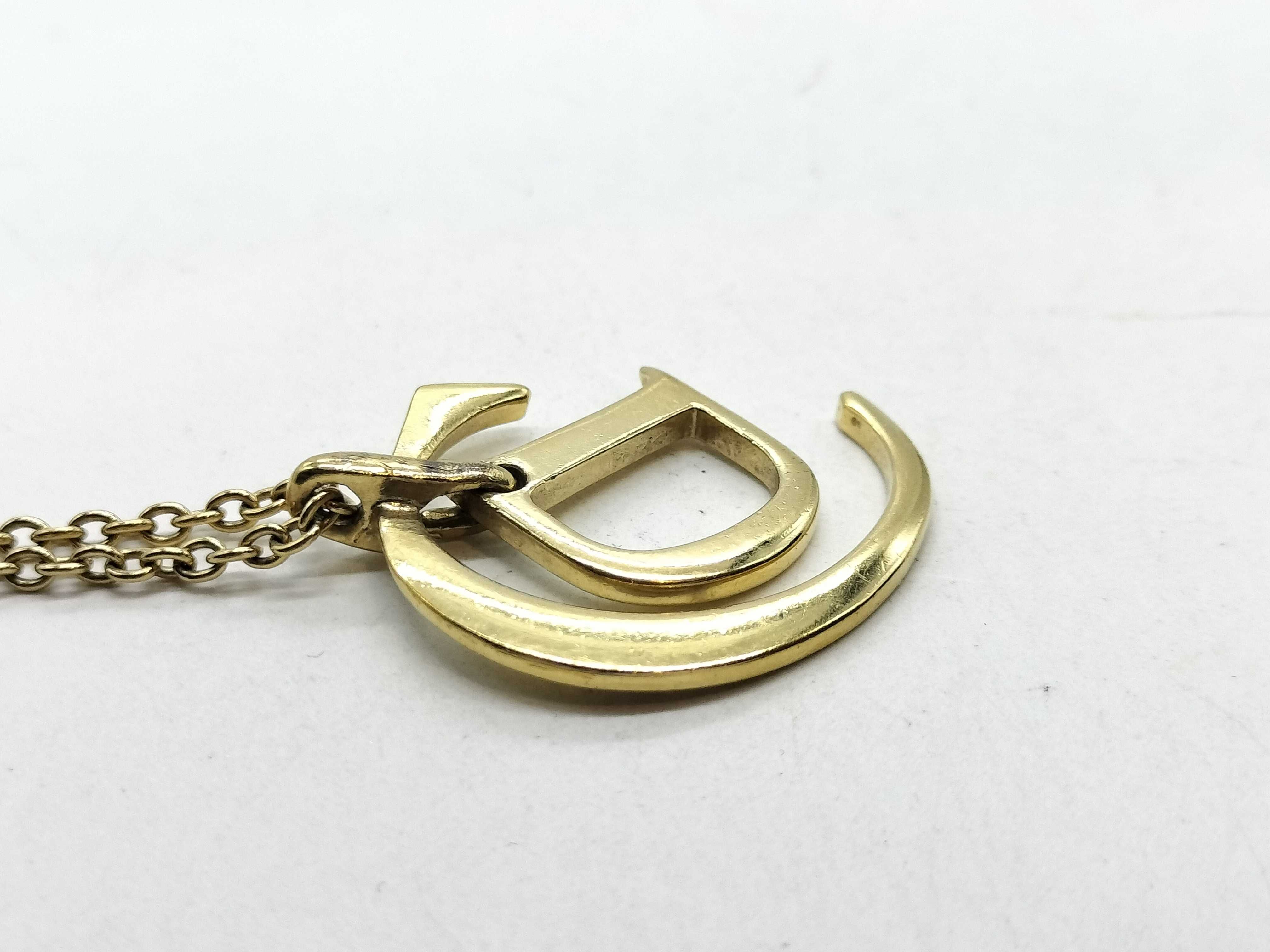 D logo gold necklace — view 3