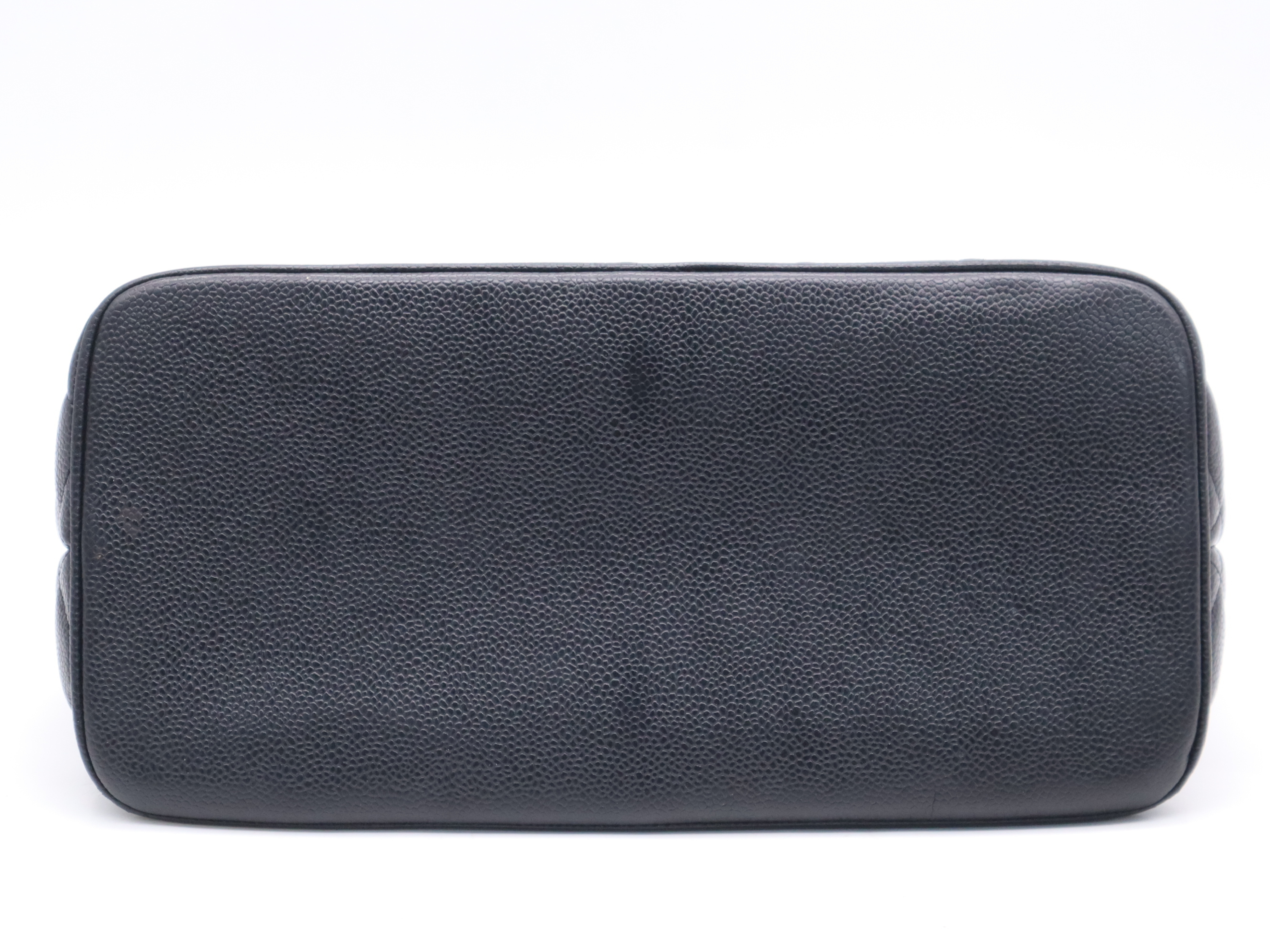 Caviar Skin Matelassé Reissue Black Seal 7544186 Tote Bag — view 4