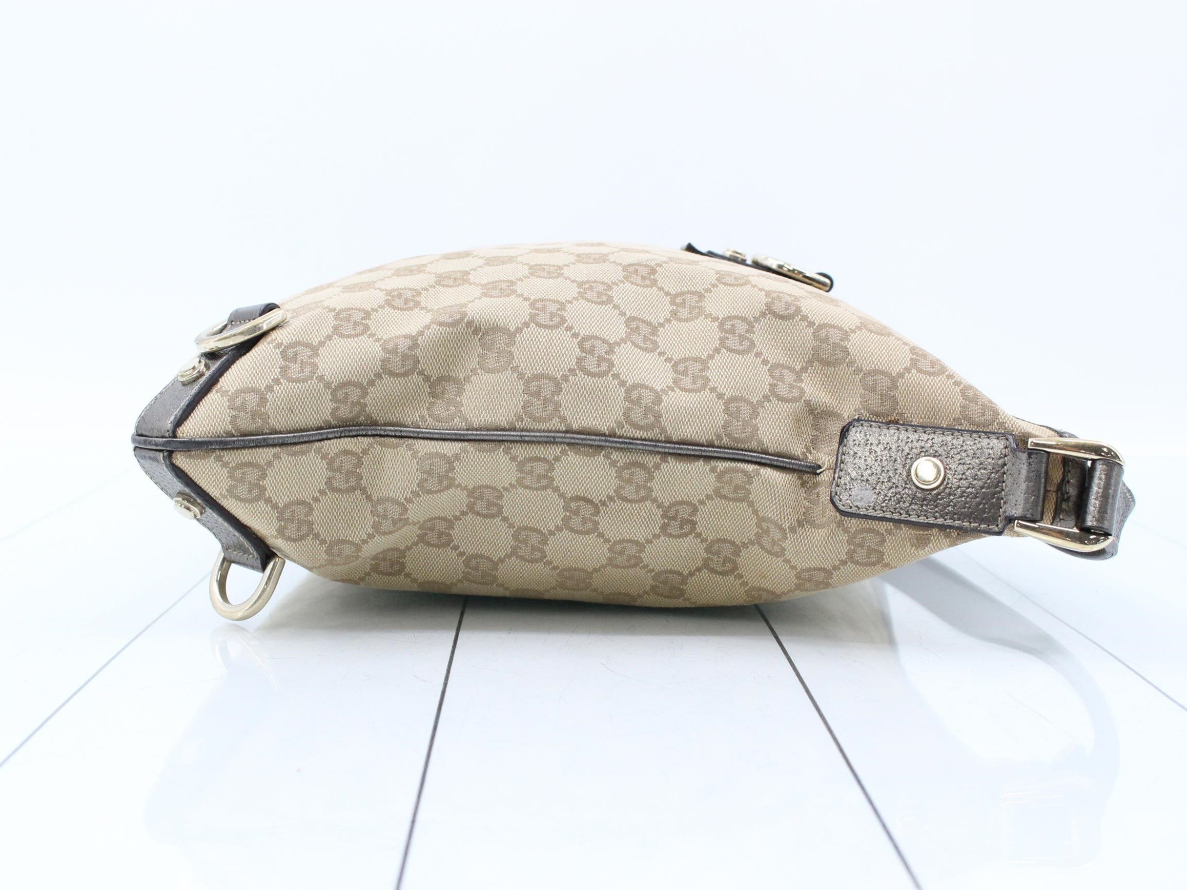 GG Canvas Shoulder Bag — view 3