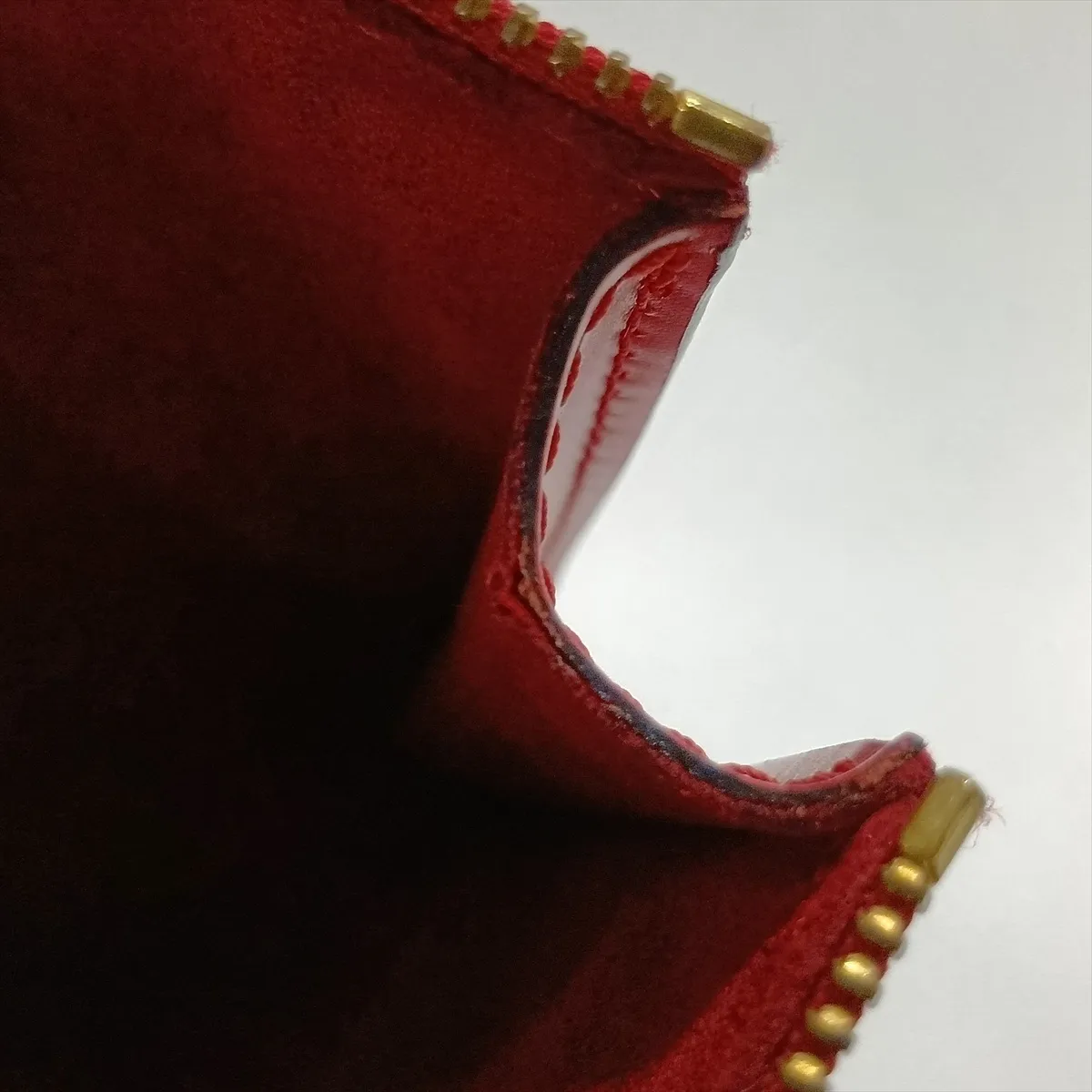 Epi Pochette Accessoires M52947 AR1903 Red — view 10