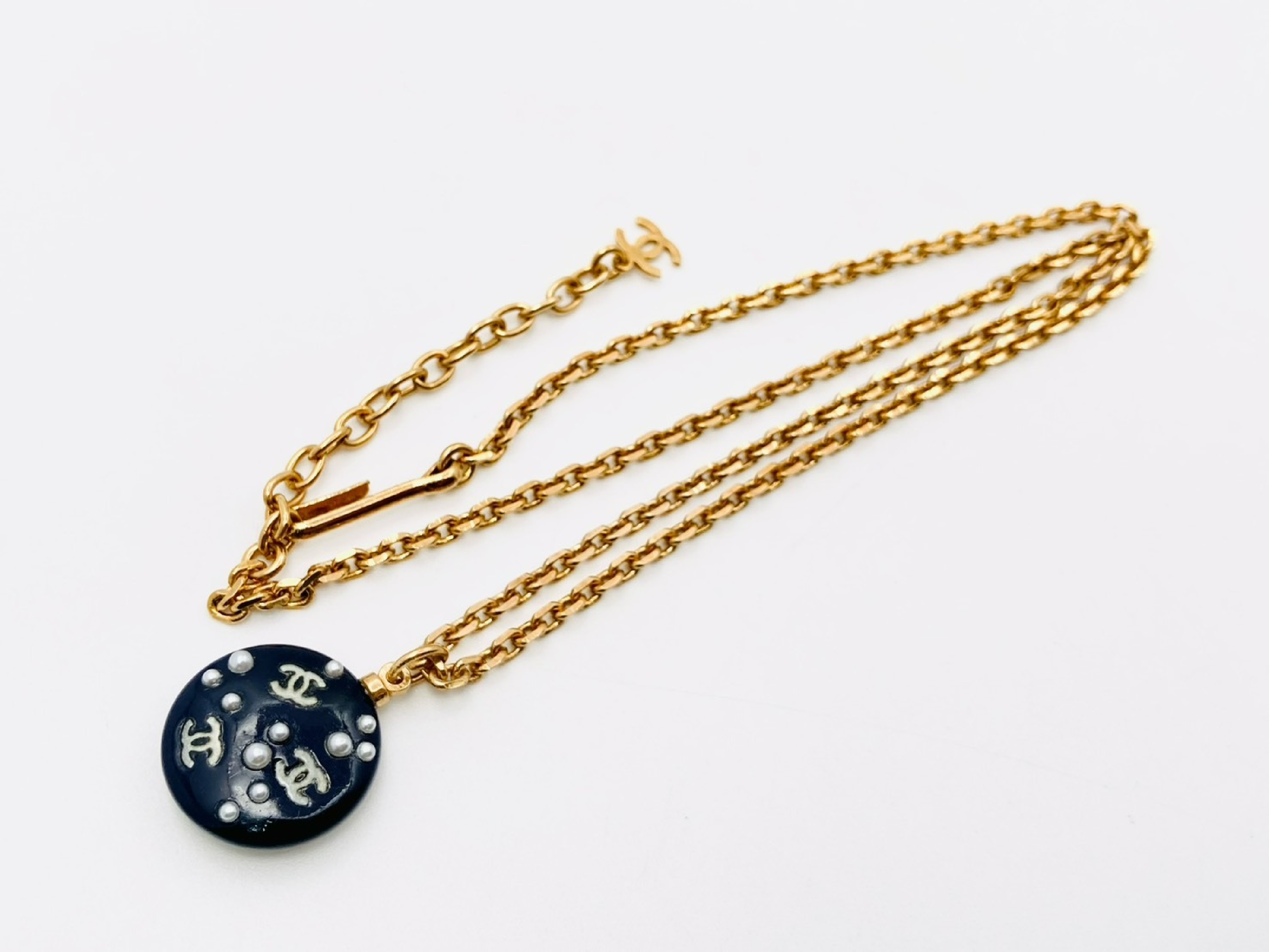 Coco Mark Faux Pearl Round Necklace 03P Resin Plastic Black x Gold — view 3