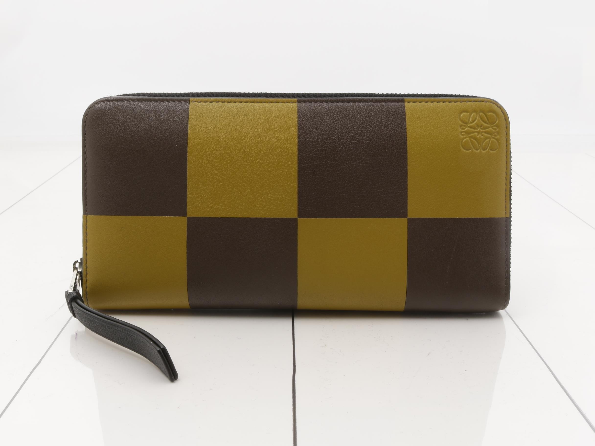 checkered and chessboard pattern long wallet, round zip, two-tone.