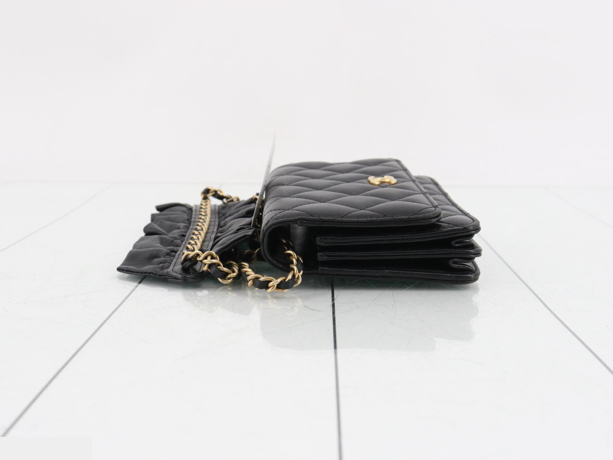 Matelassé shoulder bag, chain shoulder bag, wallet, Coco Mark — view 4