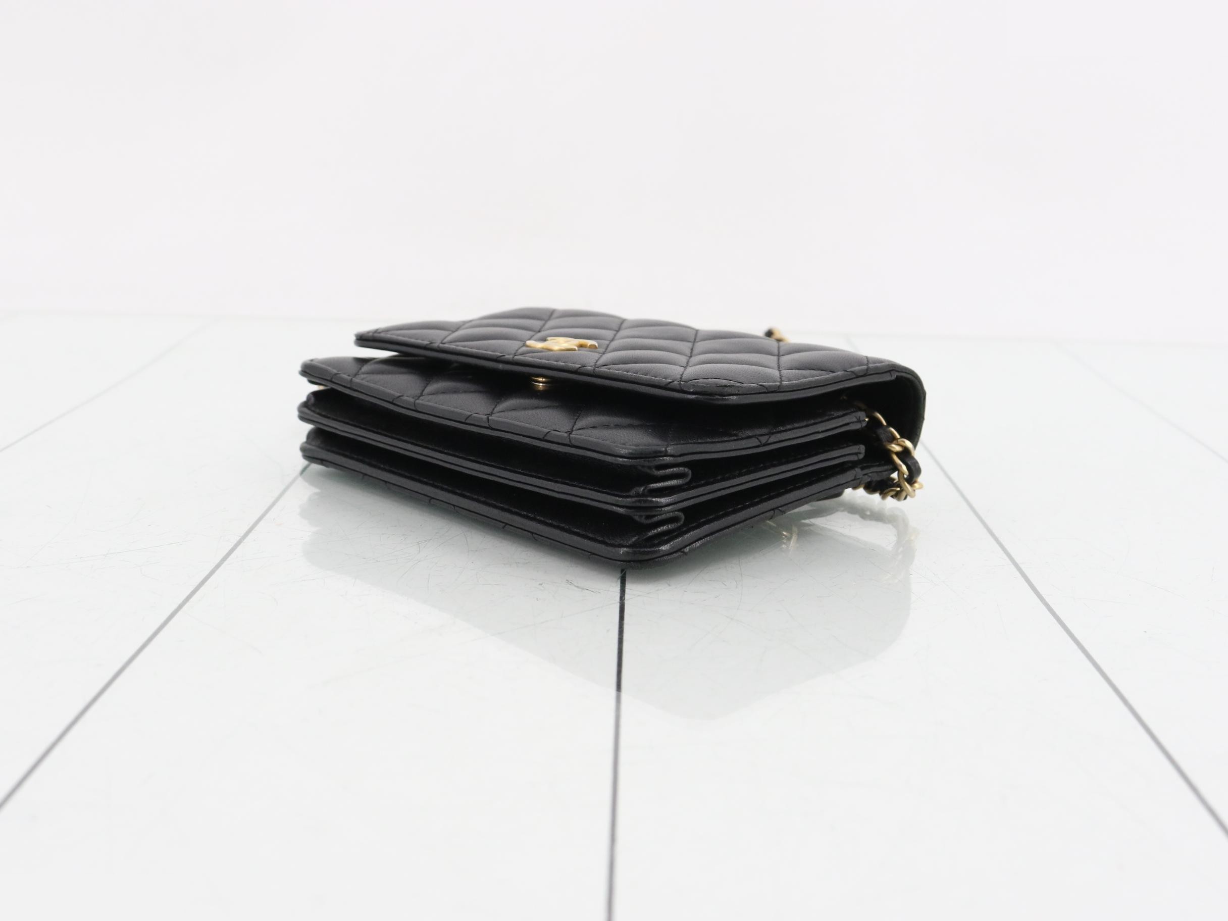 Matelassé shoulder bag, chain shoulder bag, wallet, Coco Mark — view 6