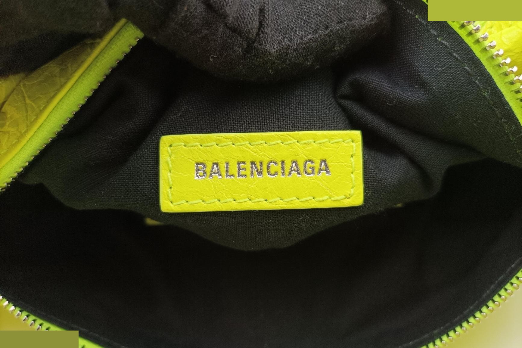 Super Busy XS Sling Bag, Leather, Green/Yellow — view 7