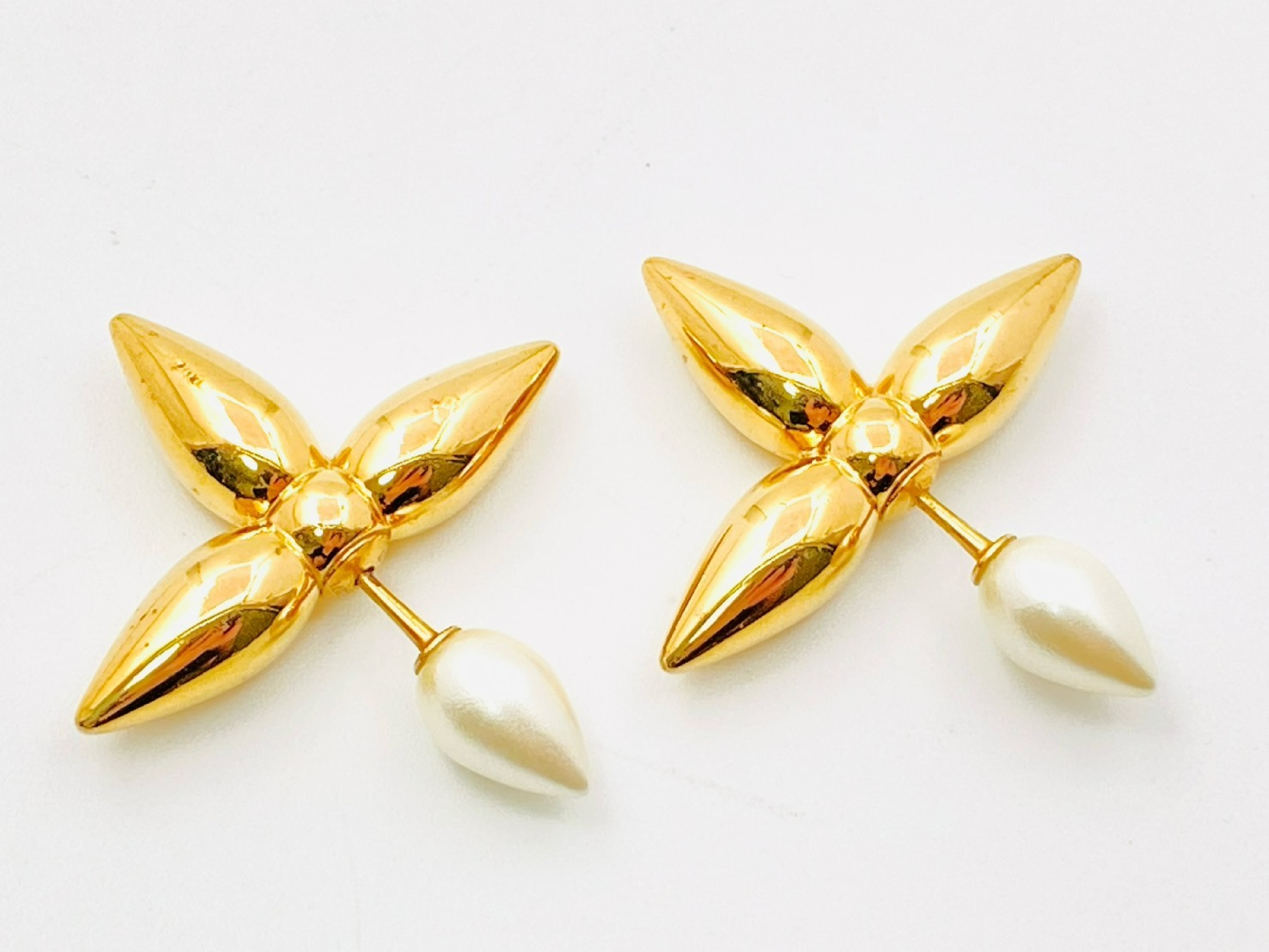 M80267 Bouclé d'Oreilles Louisette Faux Pearl Gold Earrings LE0271 — view 2