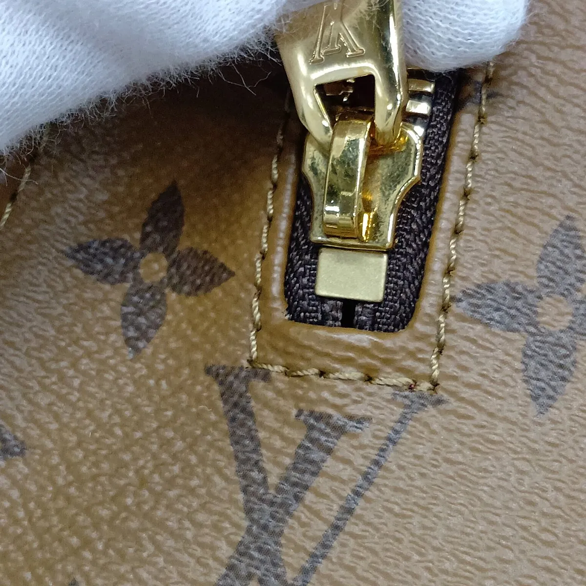Giant Monogram Reverse OnTheGo EW M46653 Brown (RFID detected) — view 14