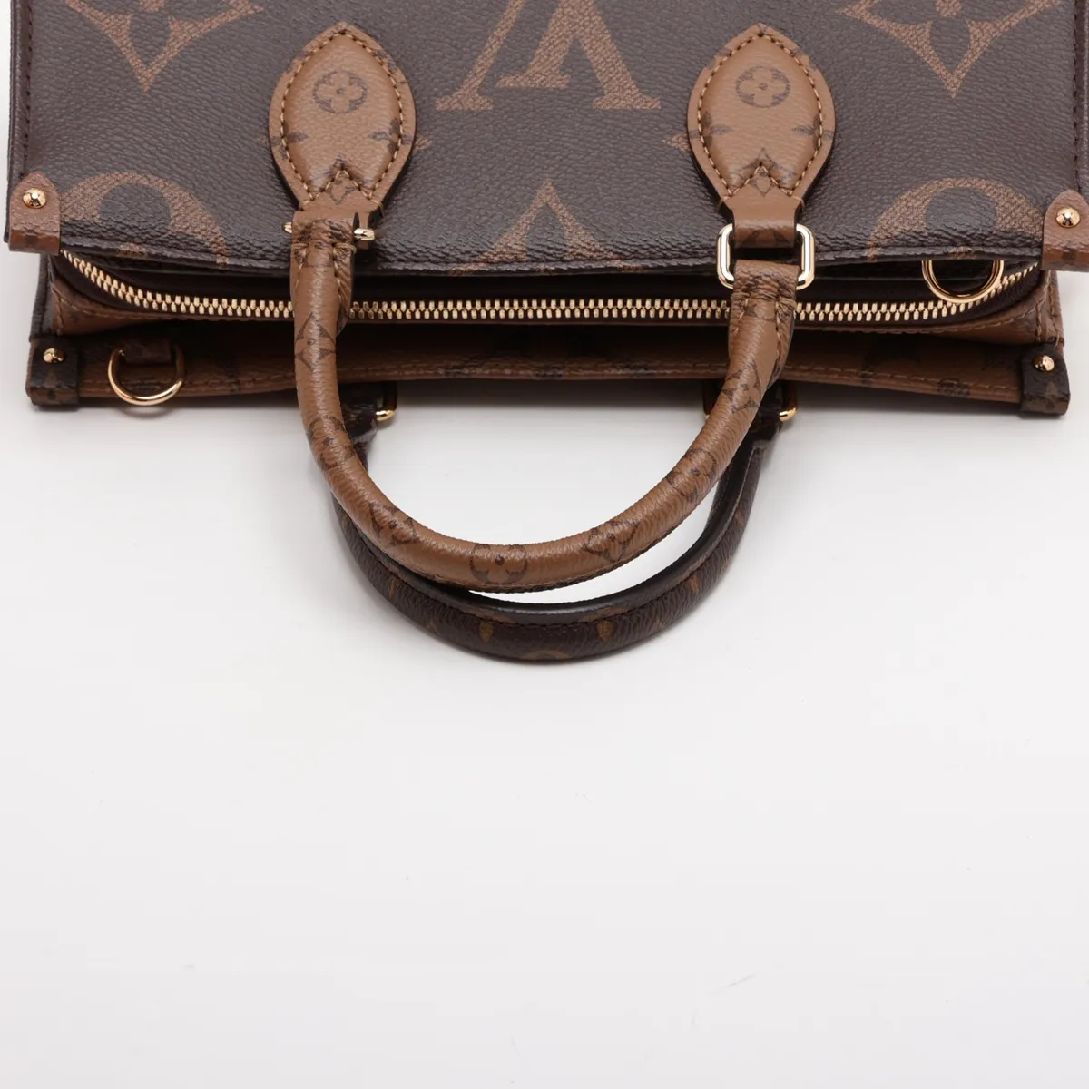Giant Monogram Reverse OnTheGo EW M46653 Brown (RFID detected) — view 5