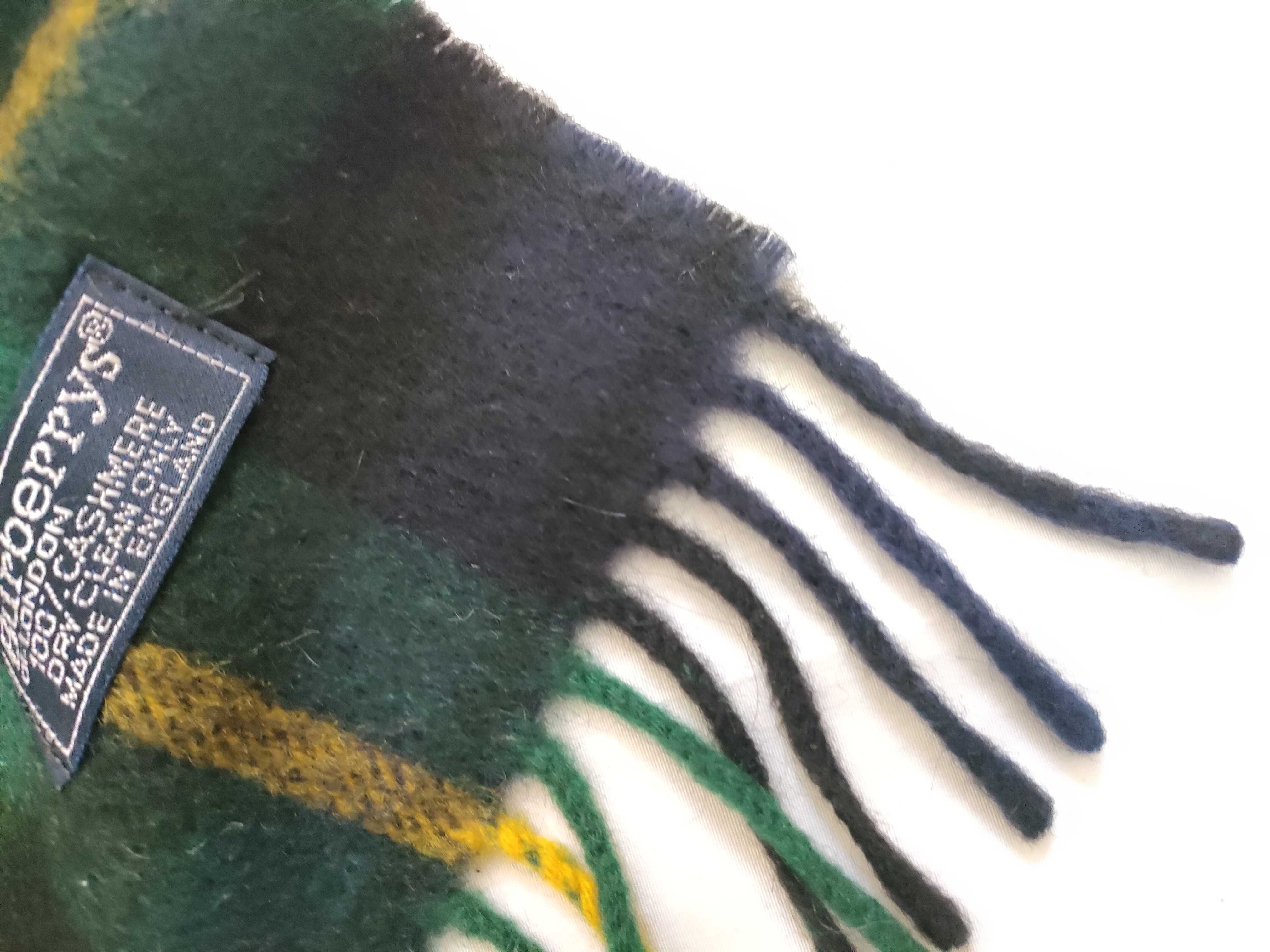 100% Cashmere Scarf, Nova Check Pattern, and other accessories. — view 7