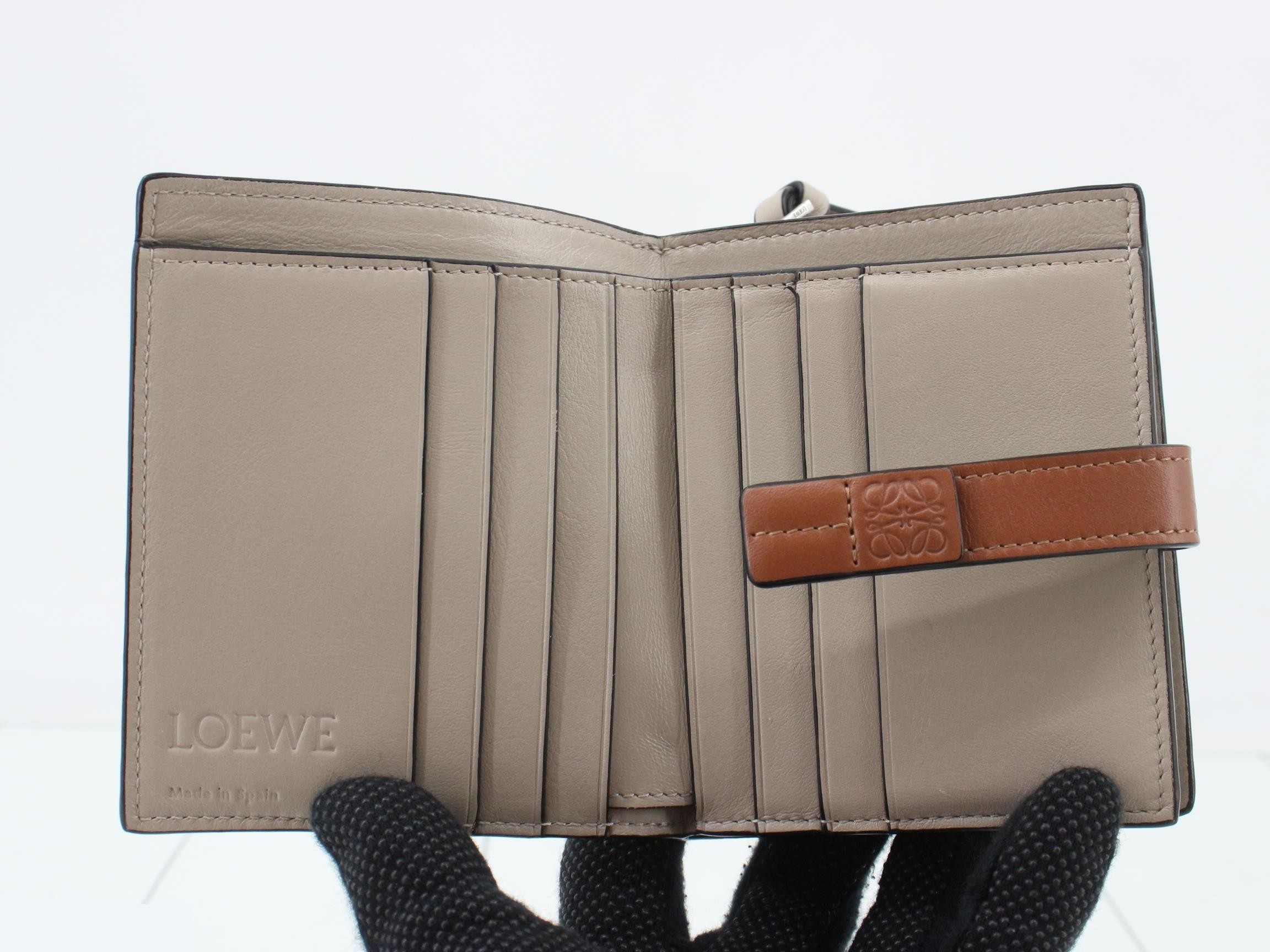 Other lines: Bags & Wallets - Anagram Tri-fold Wallet - Green — view 4