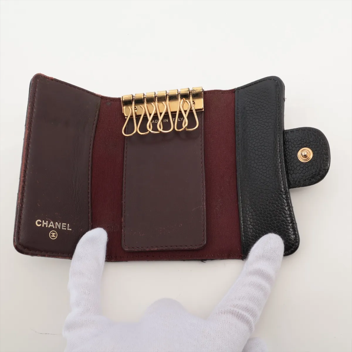 Matelassé Caviar Leather Key Case, Black with Gold Hardware, 20222996 — view 4