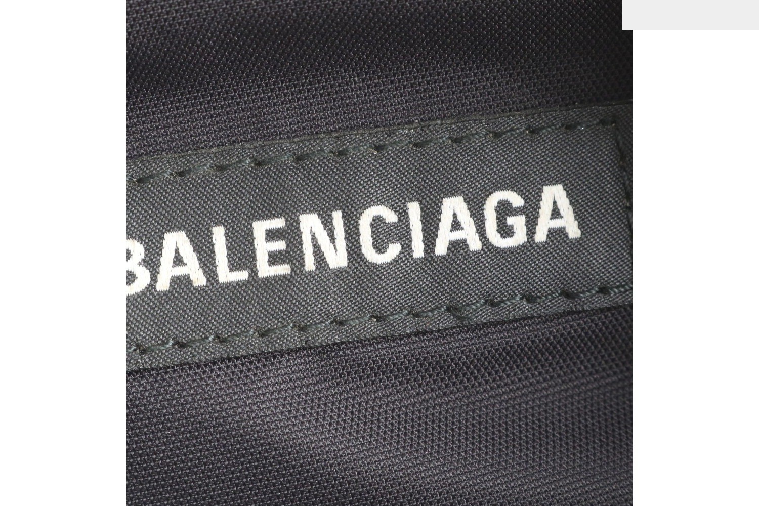 Logo embroidery, 539522, leather and nylon, 2-way body bag — view 9