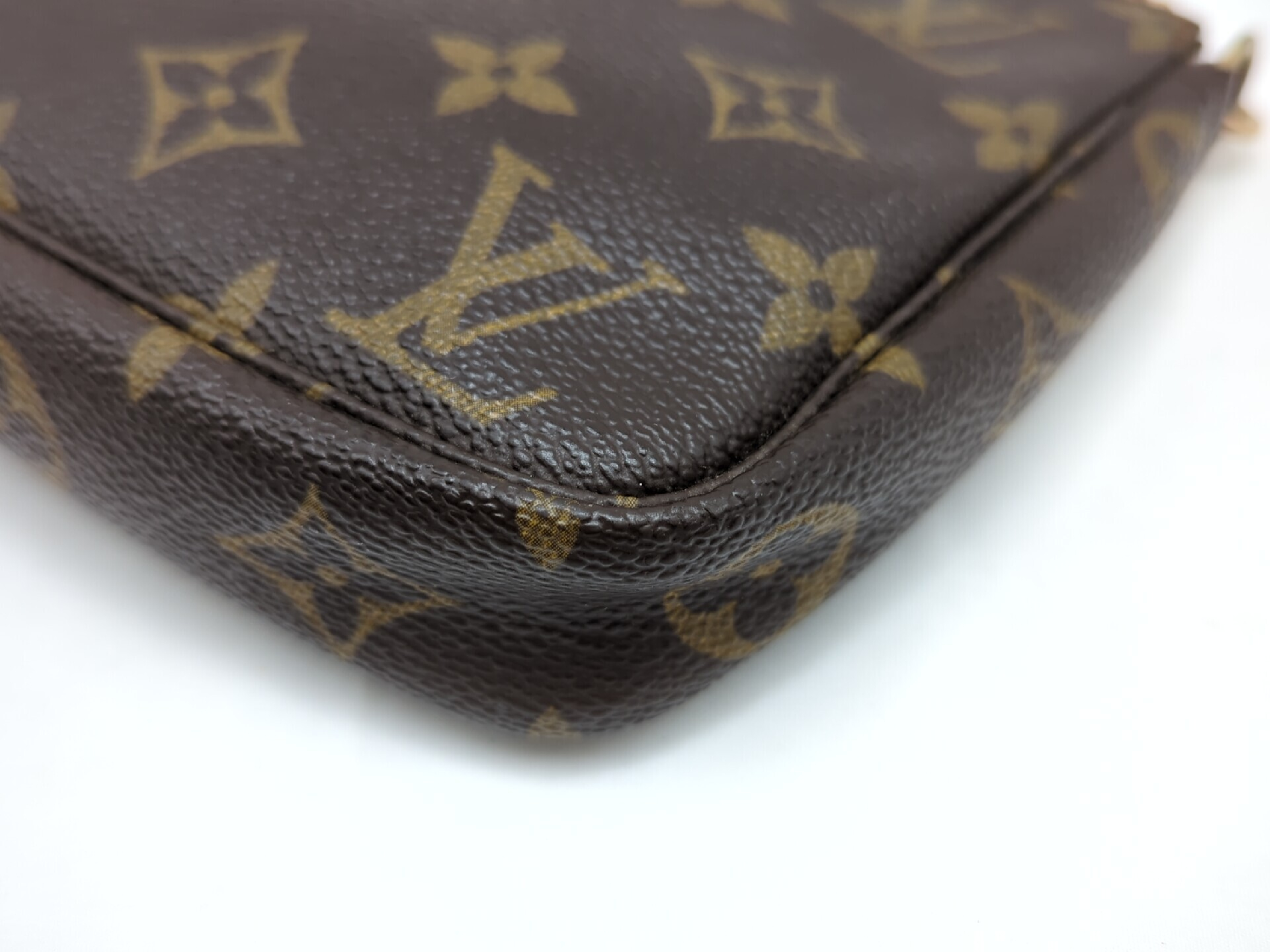 M40712 Monogram Pochette Accessoires Shoulder Bag — view 4