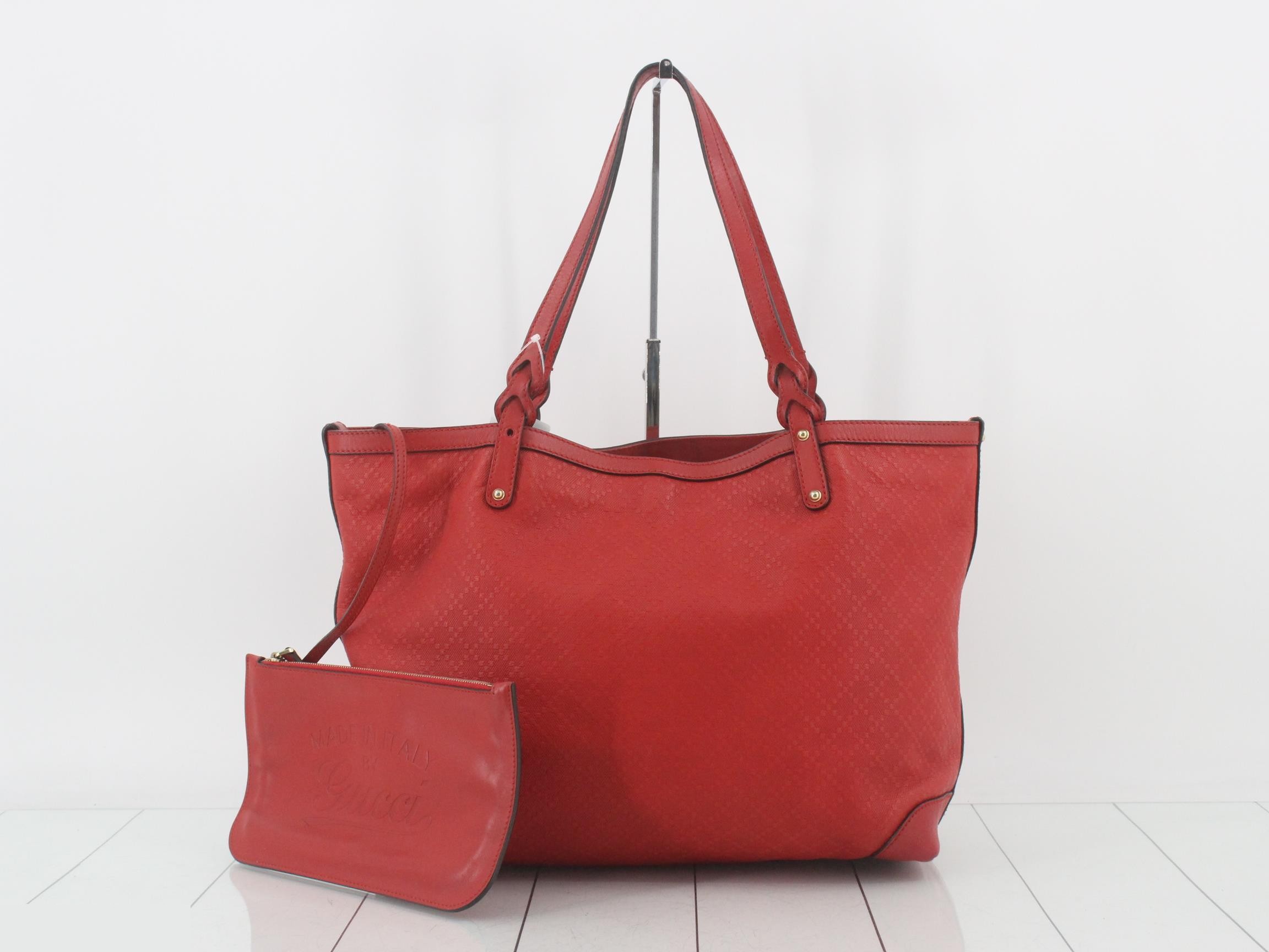 Comes with a pouch