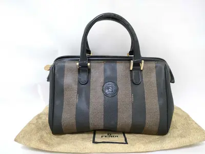 Pecan pattern handbag.