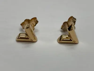 Stud Earrings Essential V