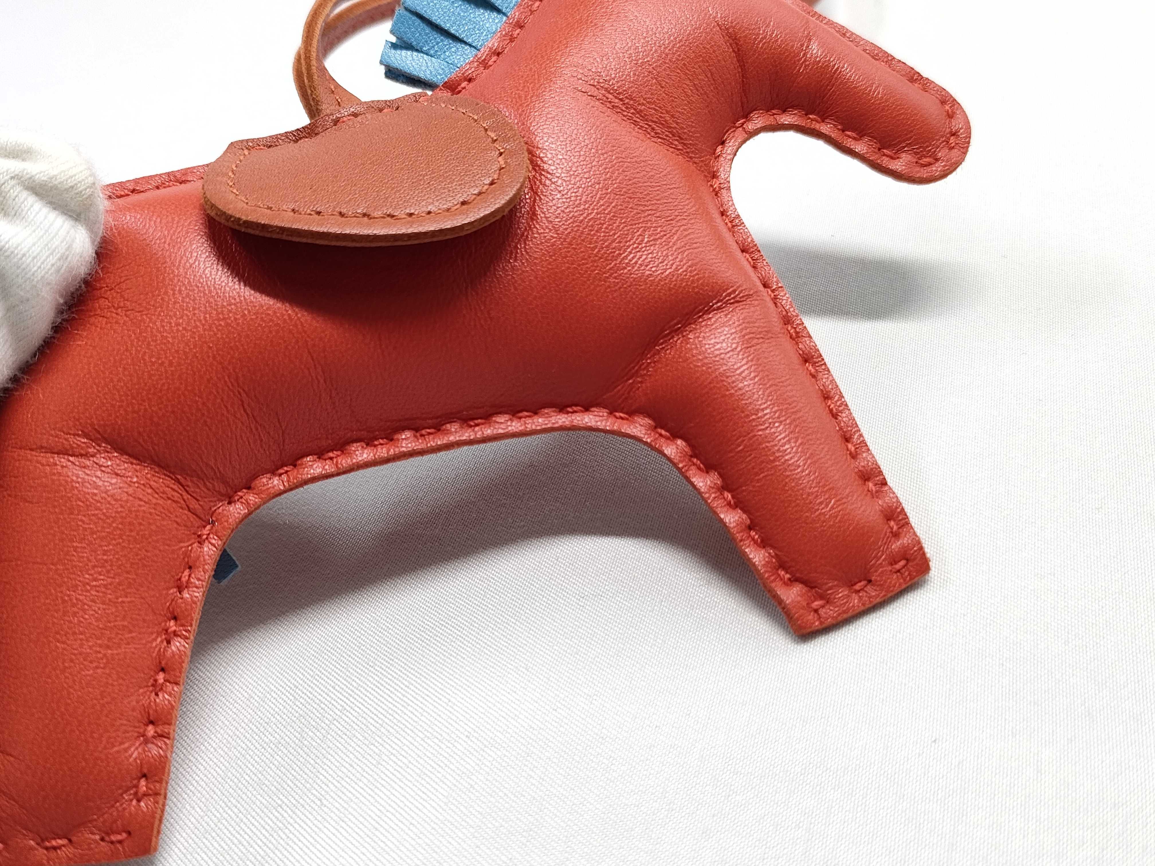 Rodeo MM A stamp Agneau-Miro Capucines Celeste Key Case — view 8