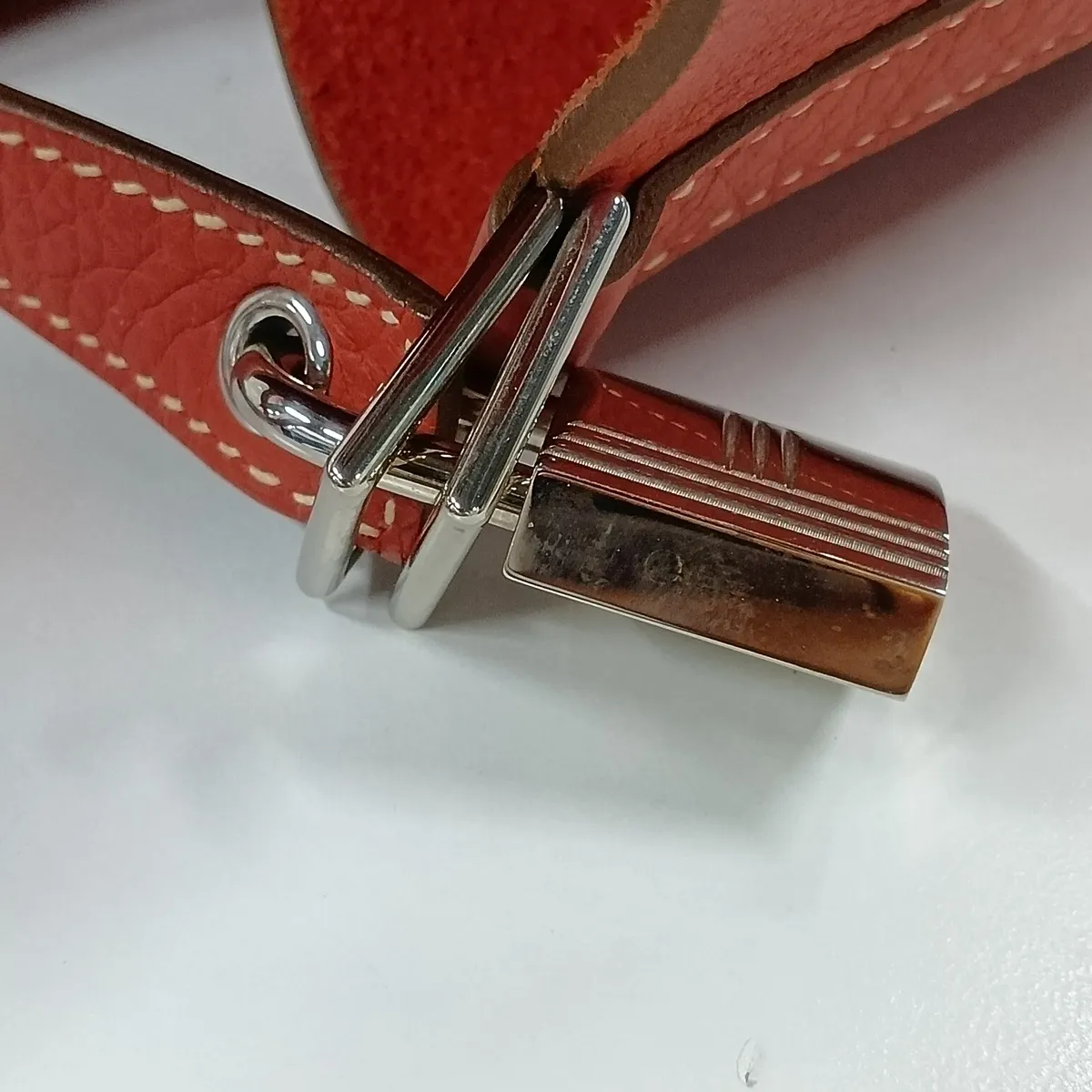 Picotin Lock 26 GM, Taurillon Clemence leather, Sanguine color, silver hardware, O: 2011, no key included. — view 12