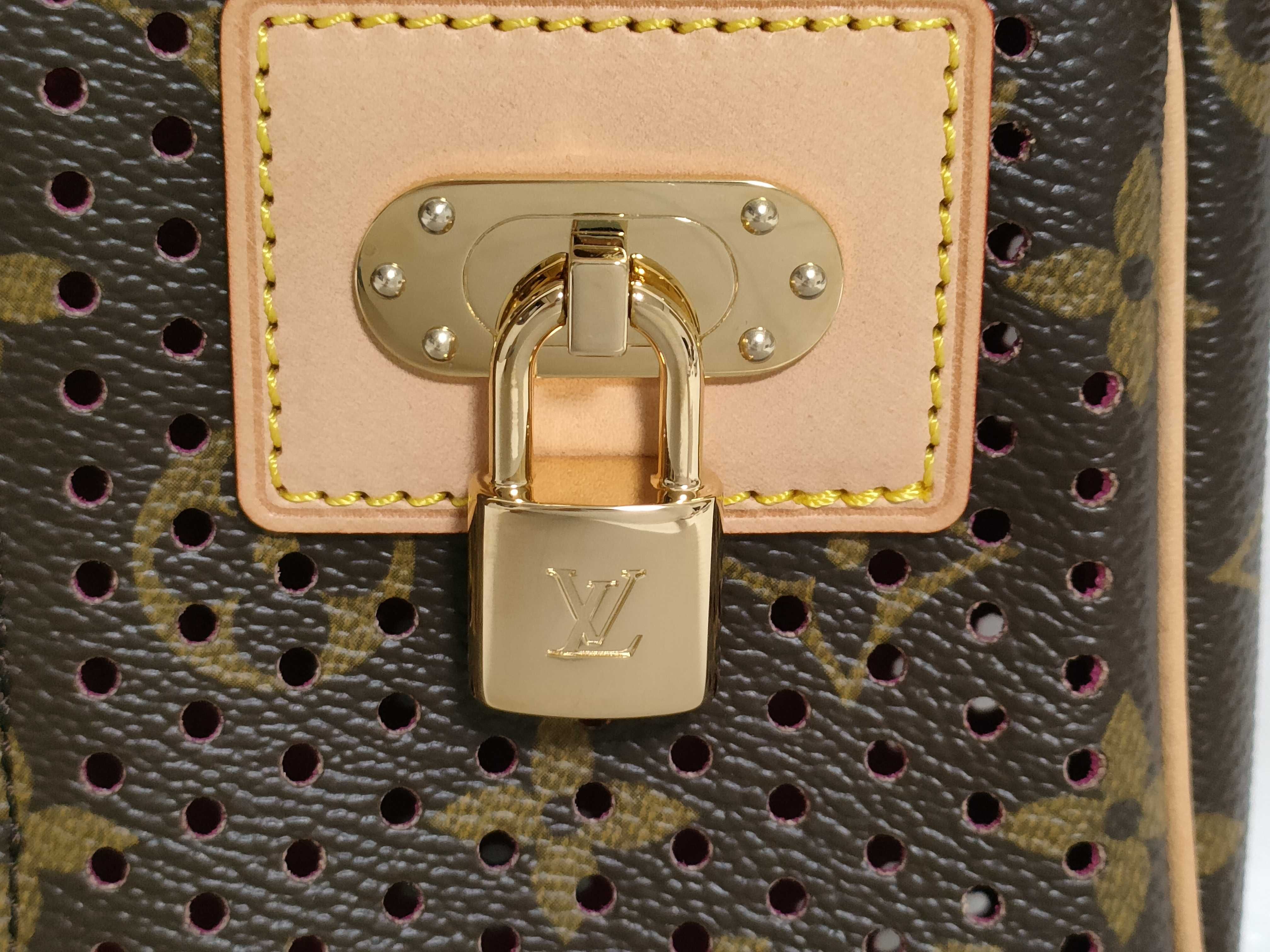 Monogram LV Pochette Accessoires M95183 Handbag — view 13