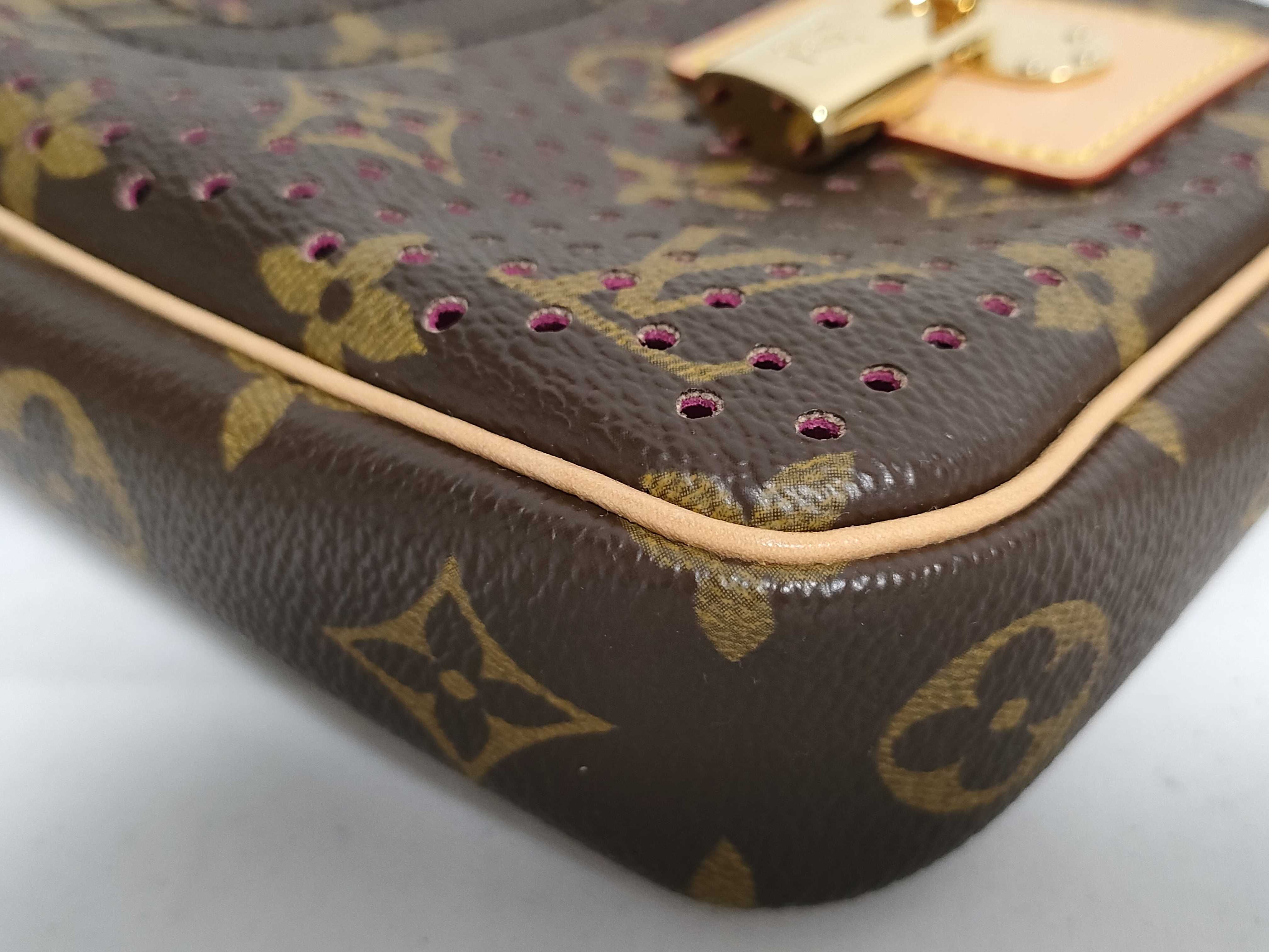 Monogram LV Pochette Accessoires M95183 Handbag — view 7