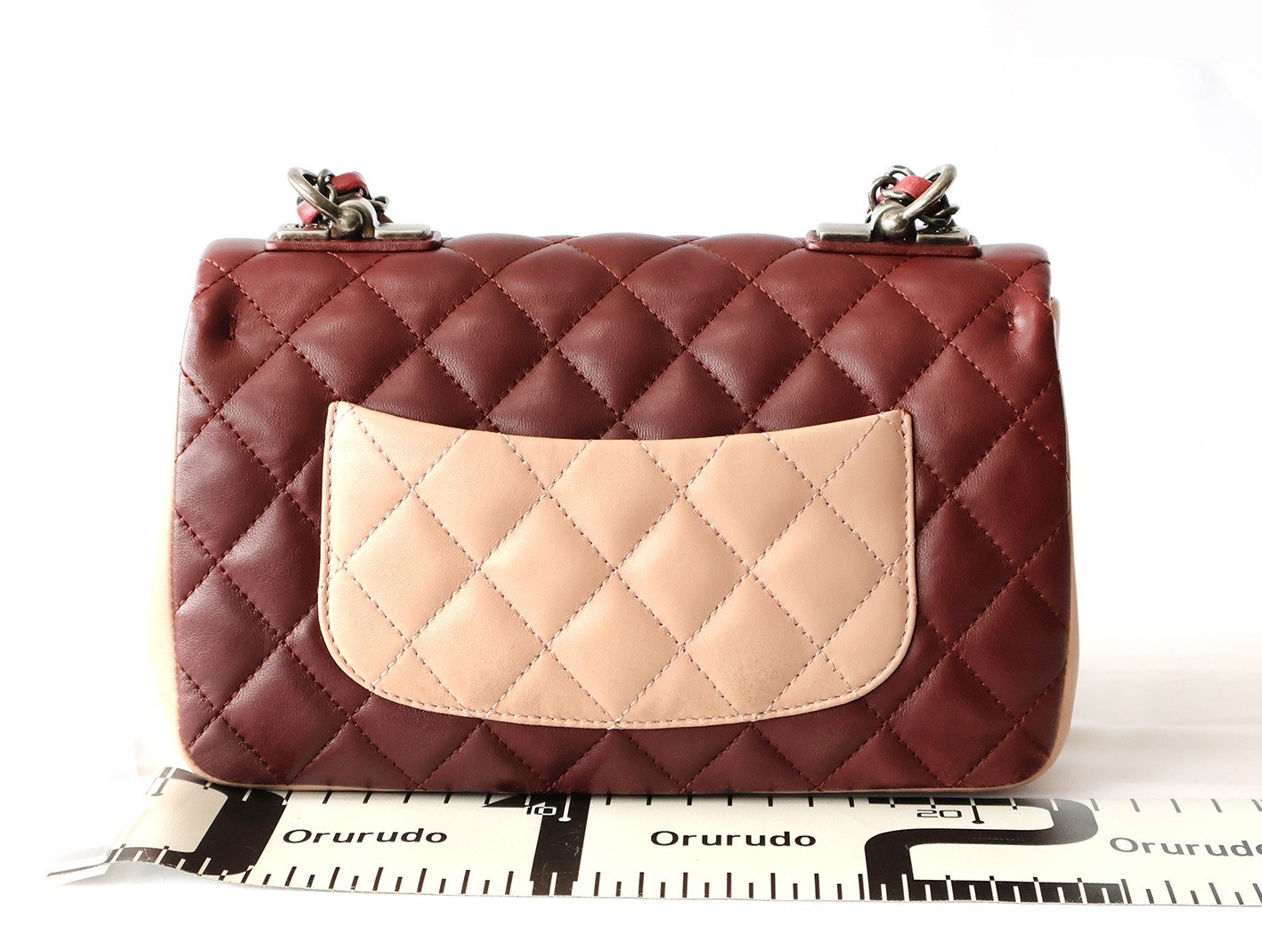 Matelassé lambskin chain shoulder bag, brown — view 2