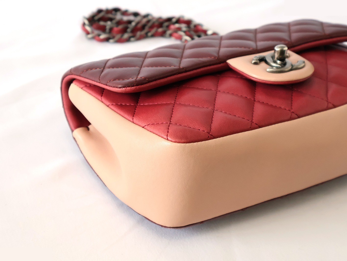 Matelassé lambskin chain shoulder bag, brown — view 3