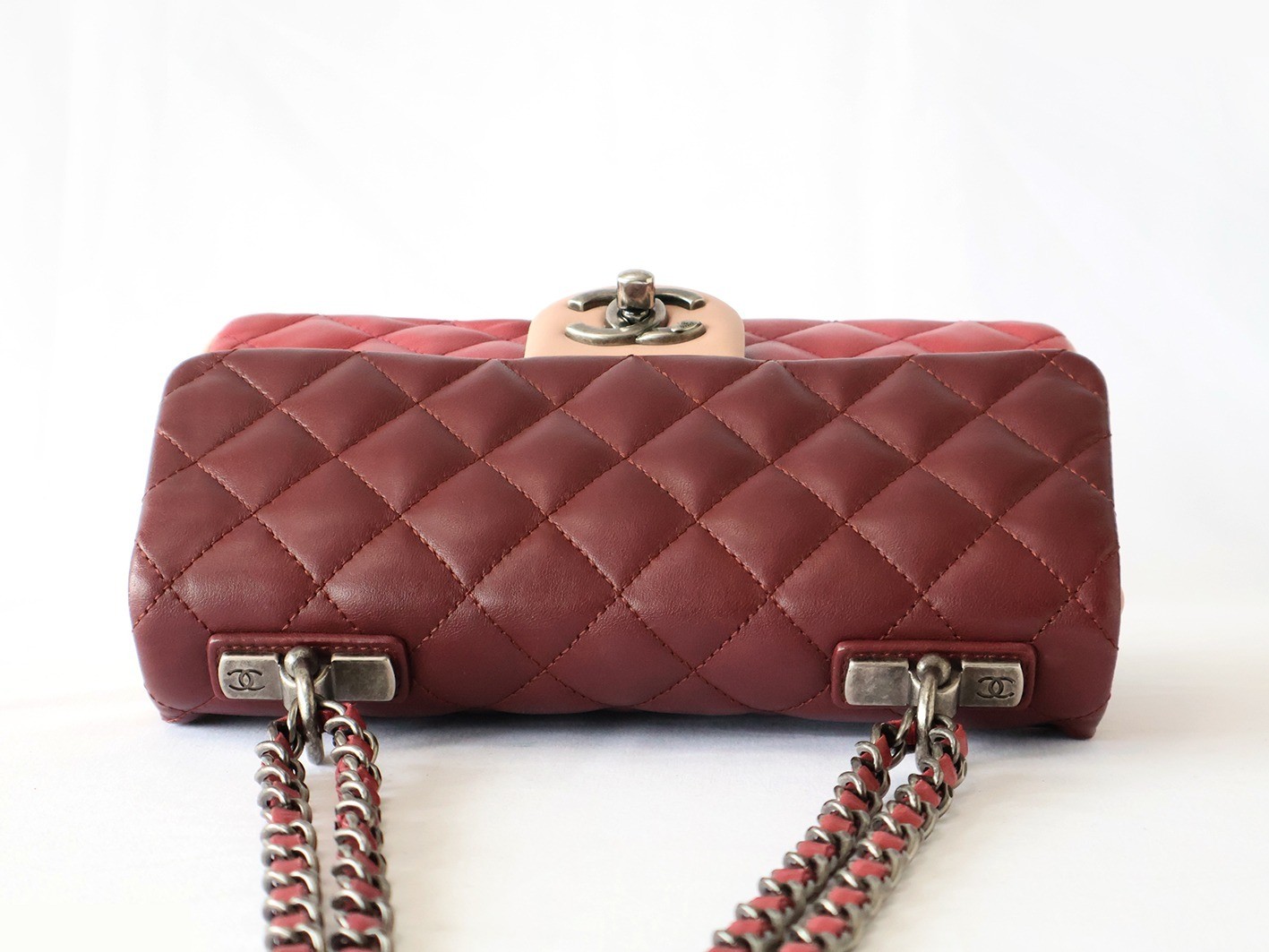 Matelassé lambskin chain shoulder bag, brown — view 5