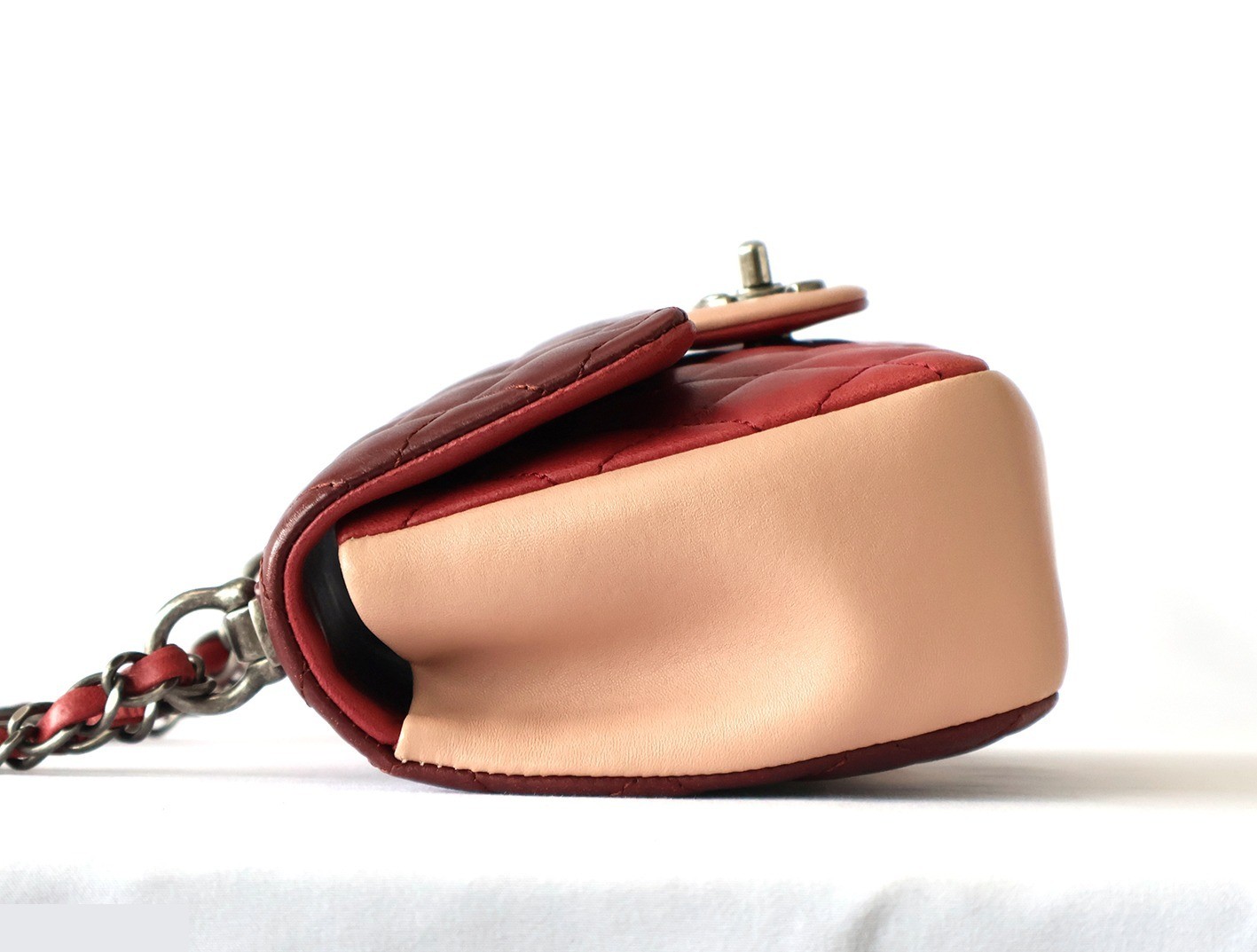 Matelassé lambskin chain shoulder bag, brown — view 7