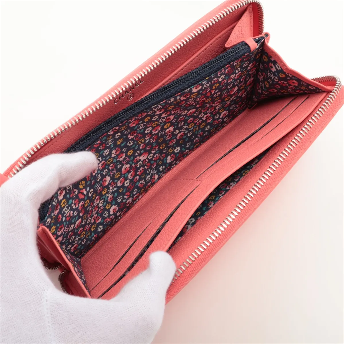 Lucky Flower Leather Round Zip Wallet, Pink, Silver Hardware, 23888445 — view 5