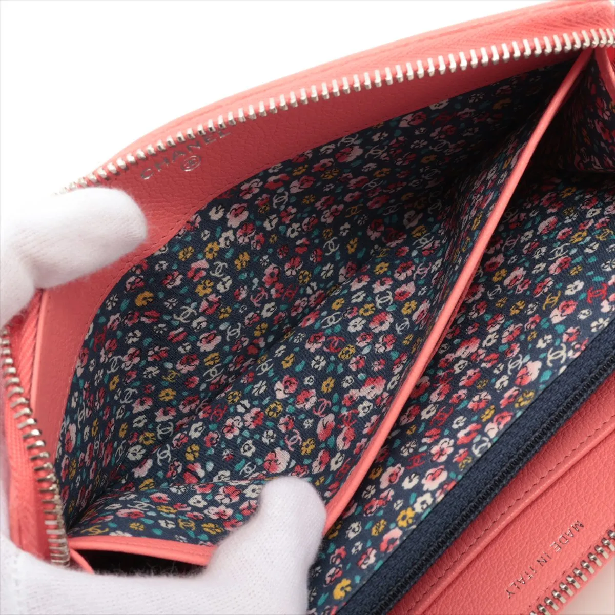 Lucky Flower Leather Round Zip Wallet, Pink, Silver Hardware, 23888445 — view 6