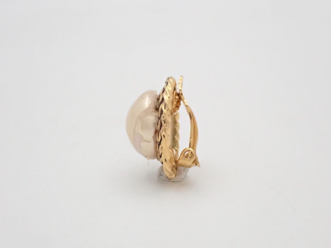 Pearl earrings, gold, for both ears — view 3