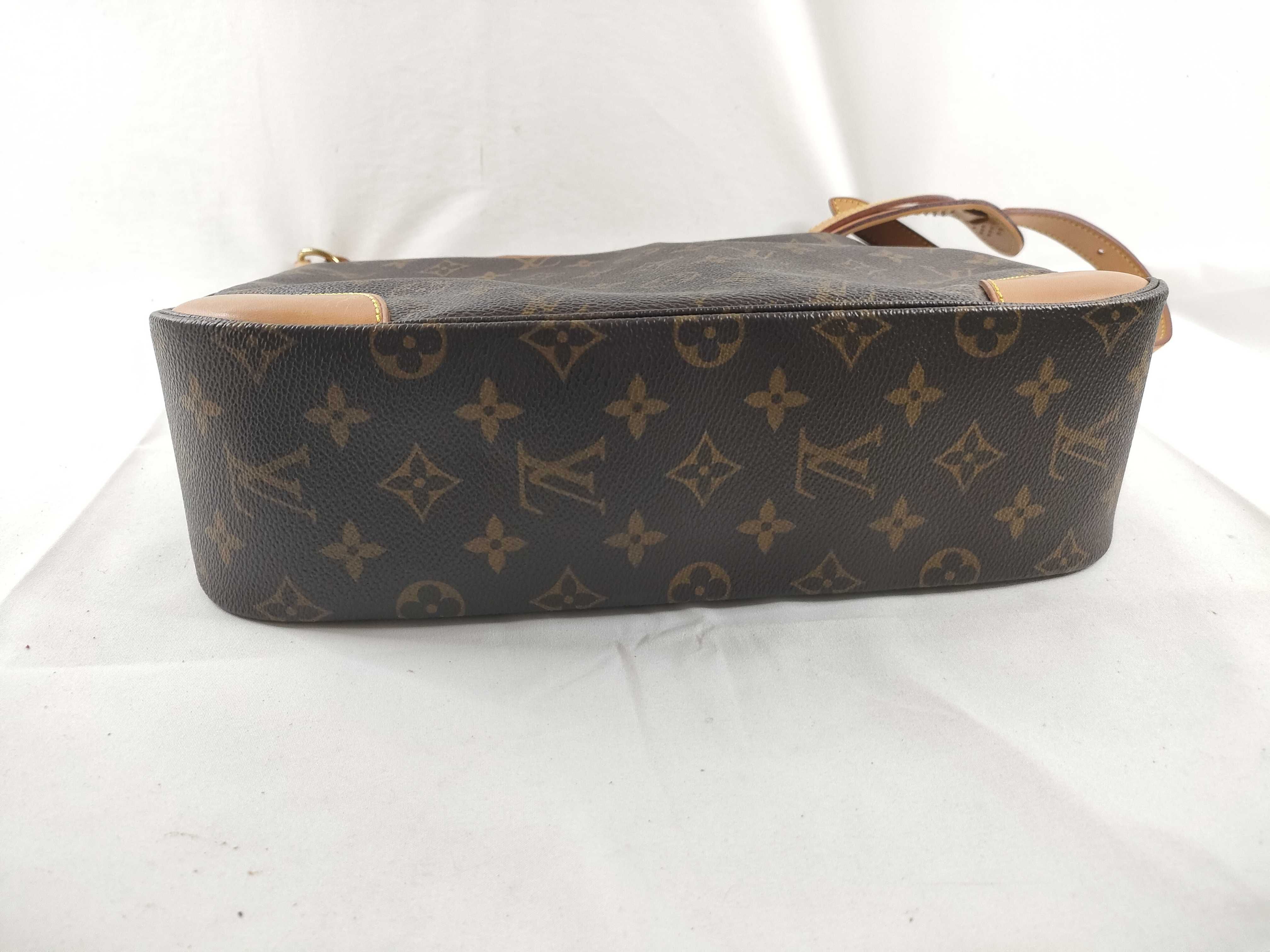 Monogram Boulogne 30 M51265 Brown Shoulder Bag — view 4