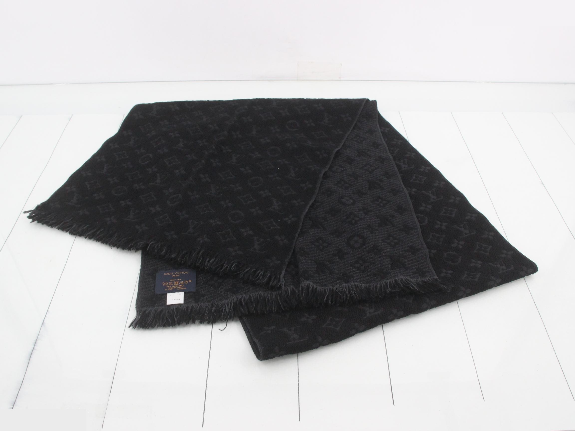 New tag M70520 Monogram Classic Echarpe Scarf Black — view 2