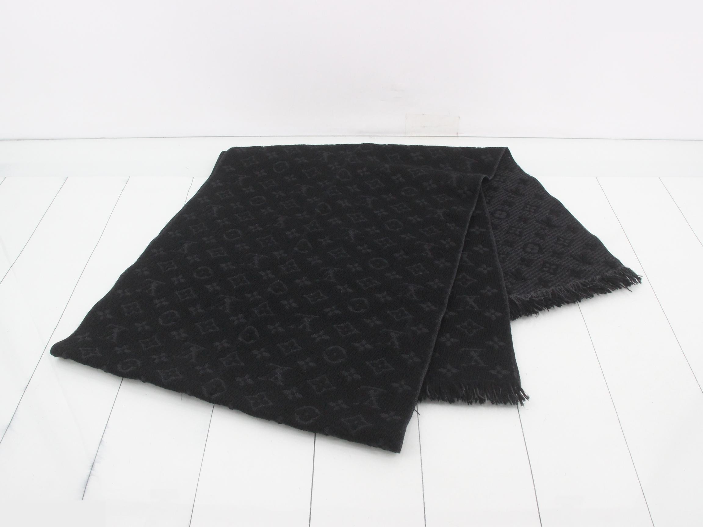 New tag M70520 Monogram Classic Echarpe Scarf Black — view 3