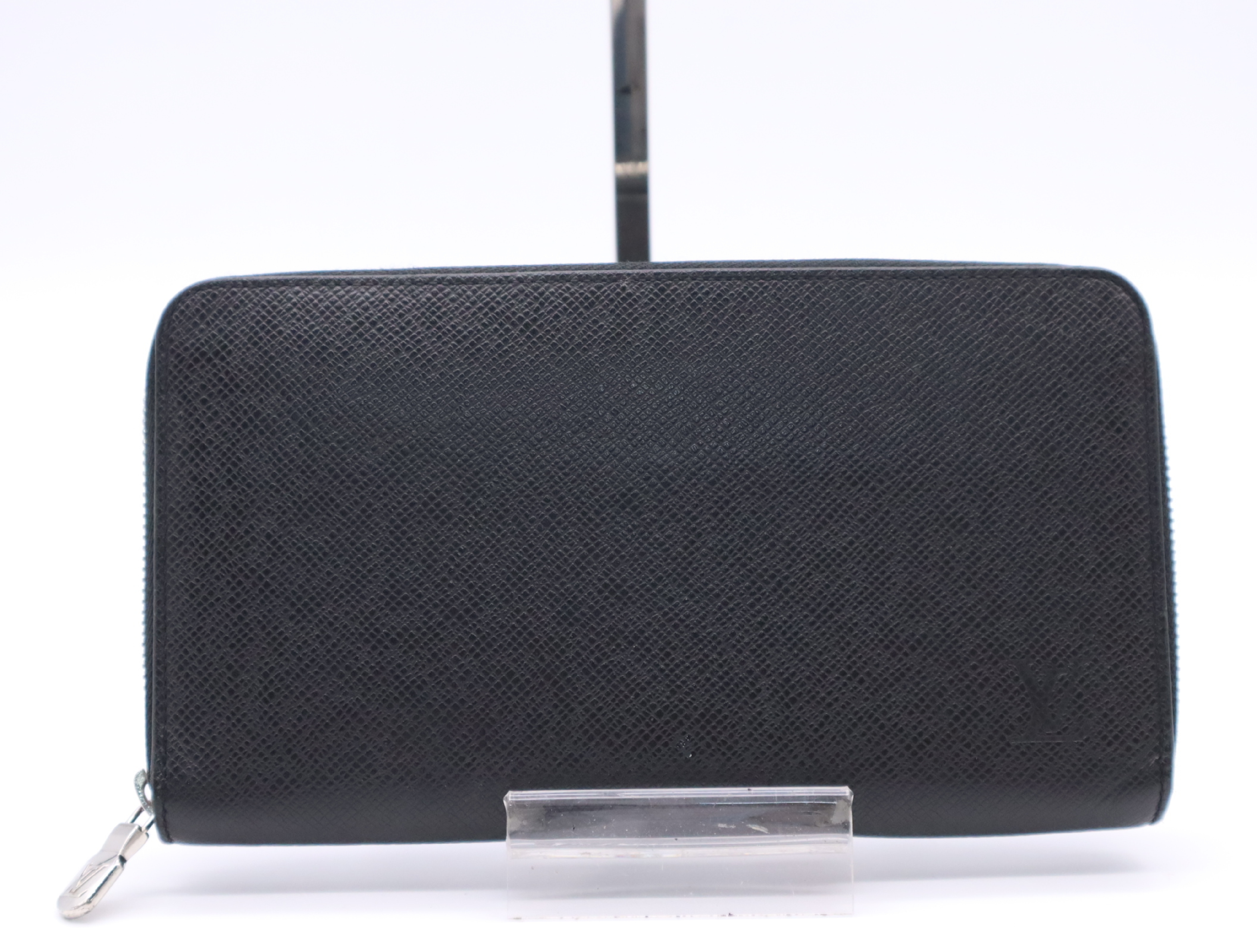 M30056 Leather Taiga Zippy Organizer NM Noir Organizer Wallet