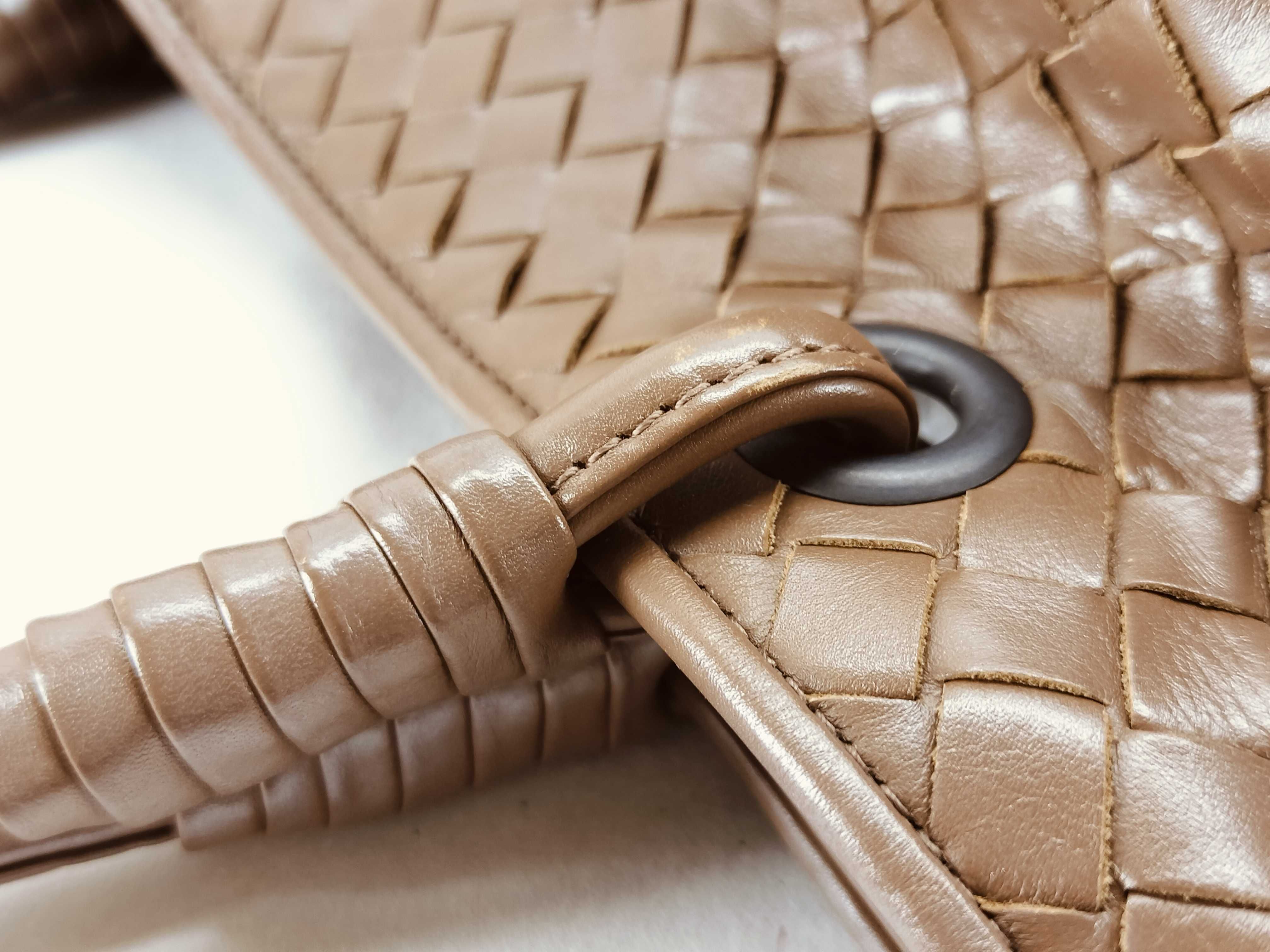 Intrecciato Satchel Leather Handbag Beige BV Mark Handbag — view 5
